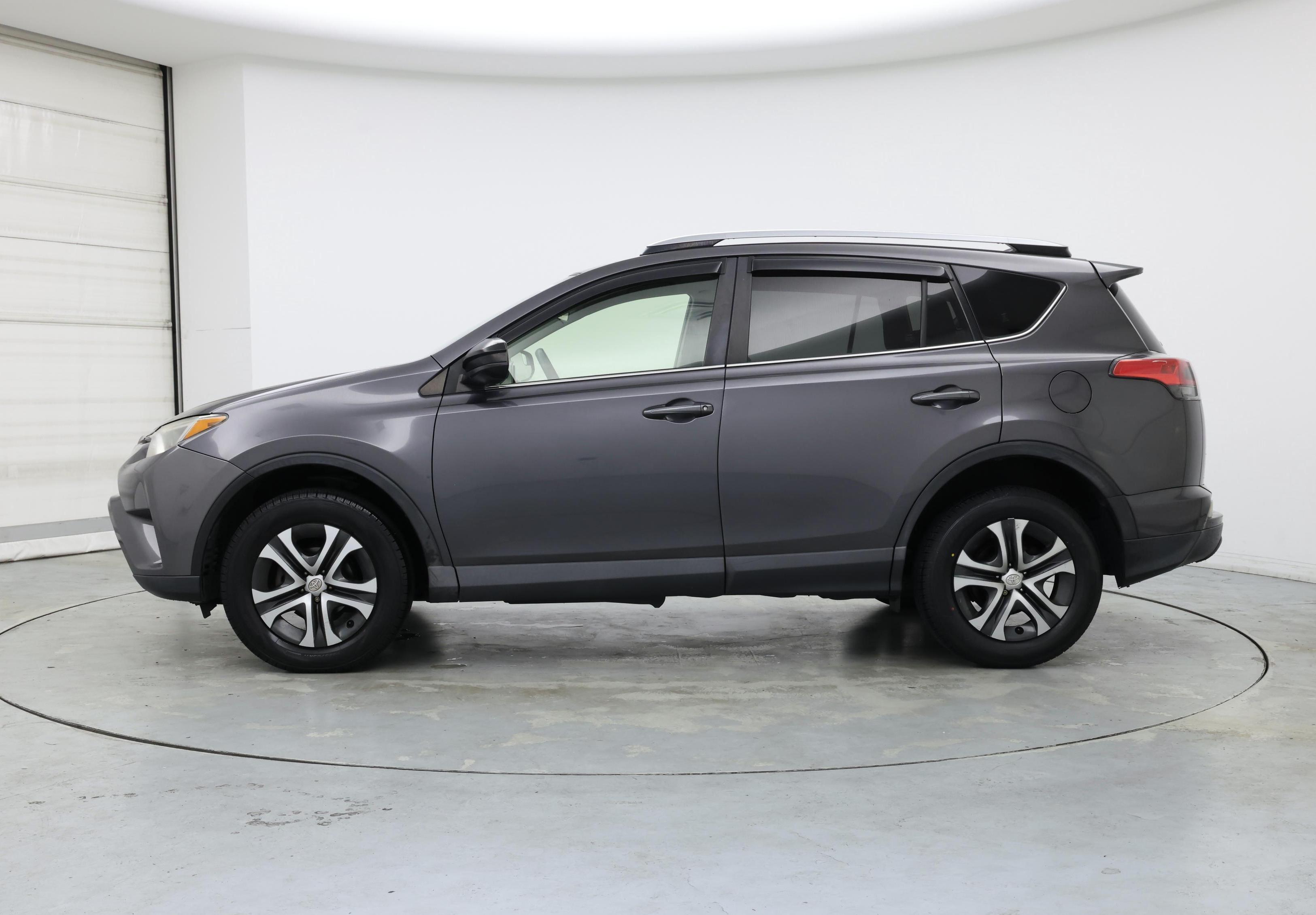 Thumbnail: 2018 Toyota RAV4 - 3