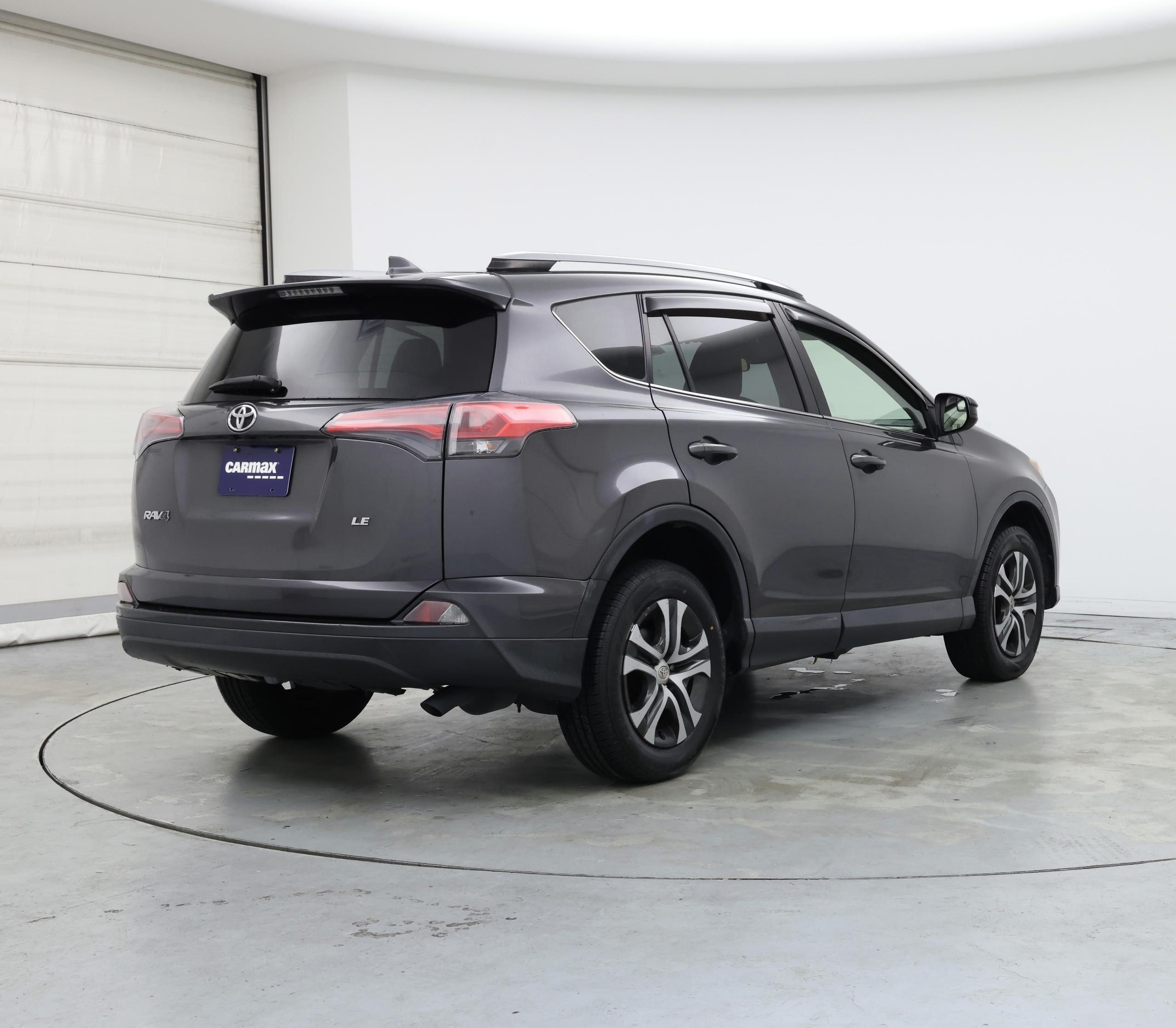 Thumbnail: 2018 Toyota RAV4 - 8