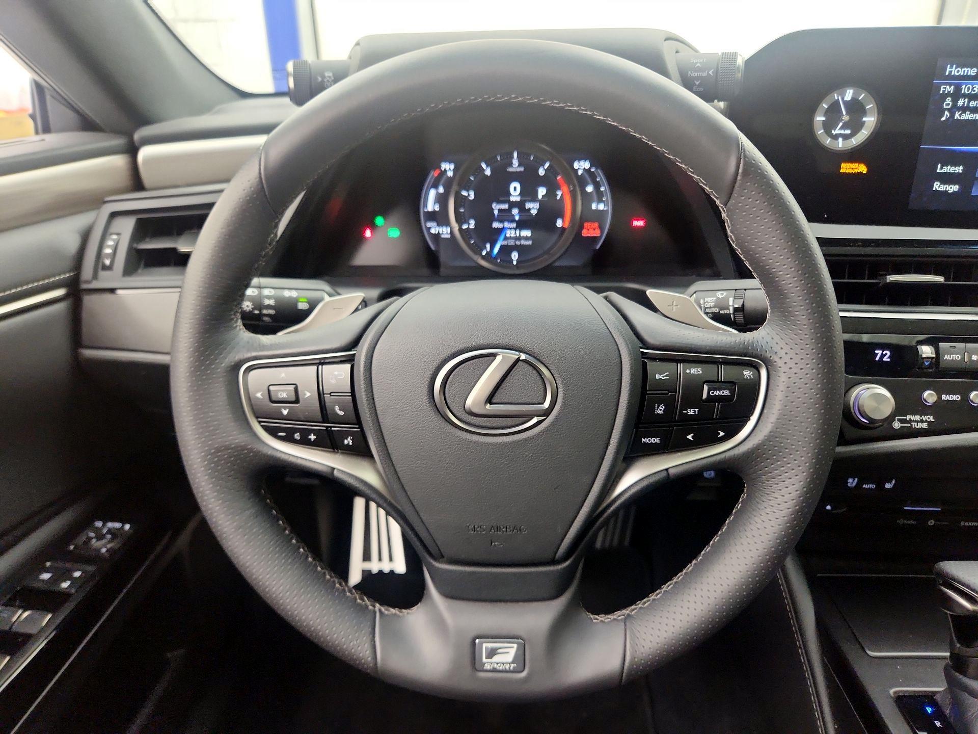 Thumbnail: 2022 Lexus ES - 10