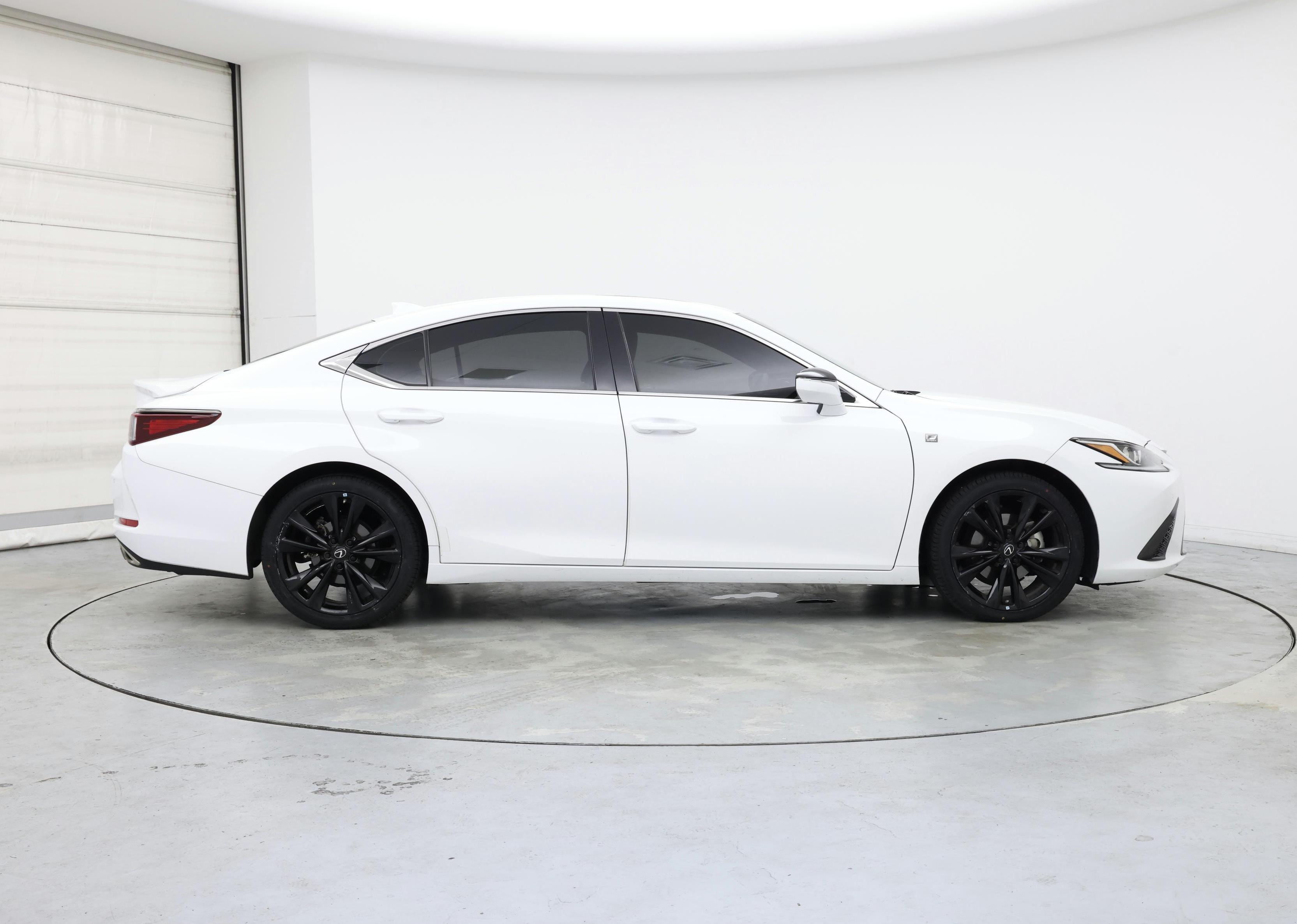 Thumbnail: 2022 Lexus ES - 7