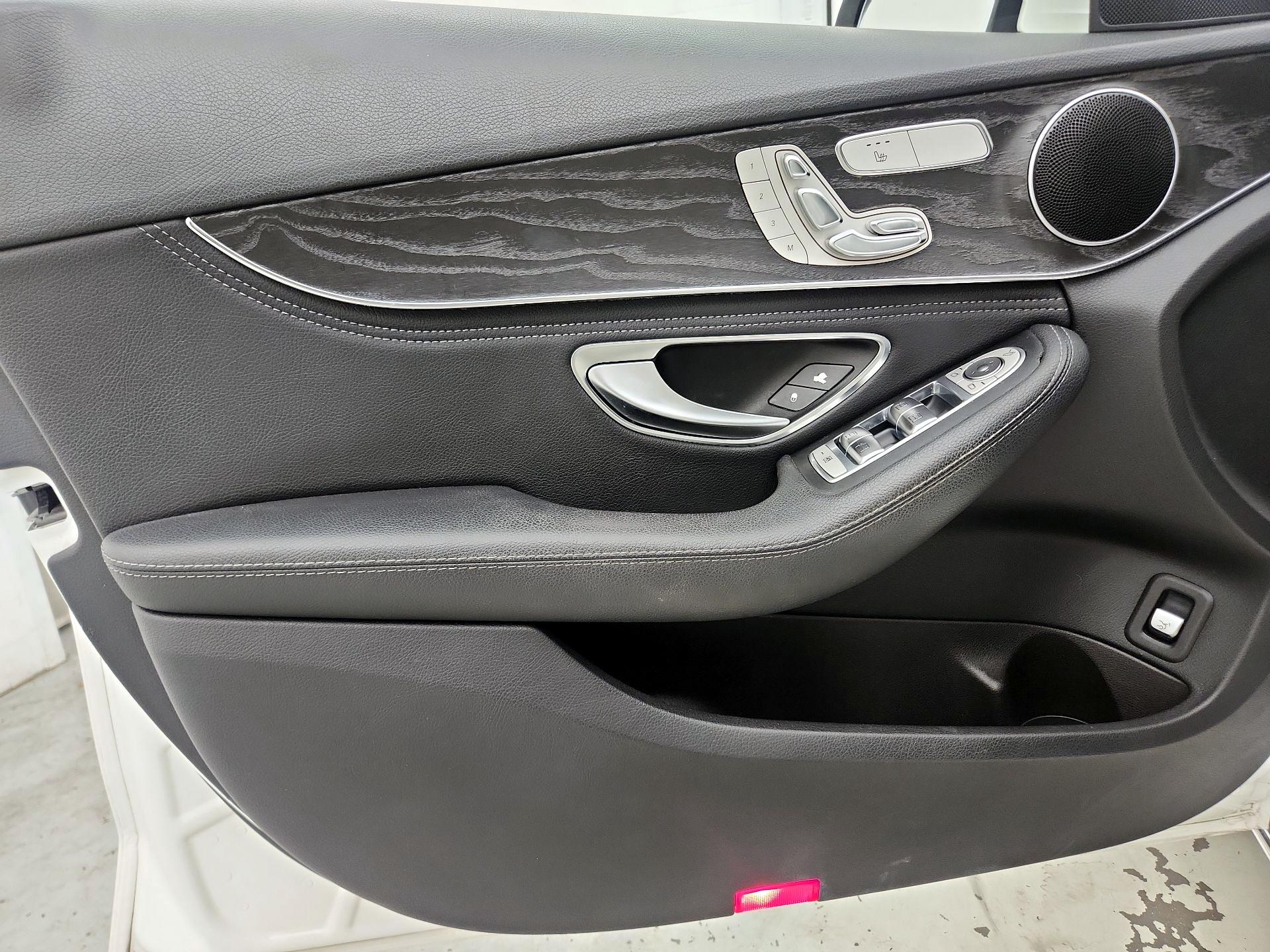 Thumbnail: 2016 Mercedes-Benz C-Class - 12
