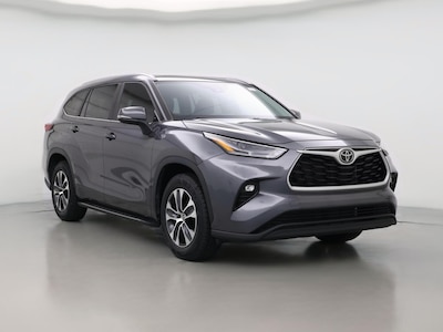 Gray 2023 Toyota Highlander XLE