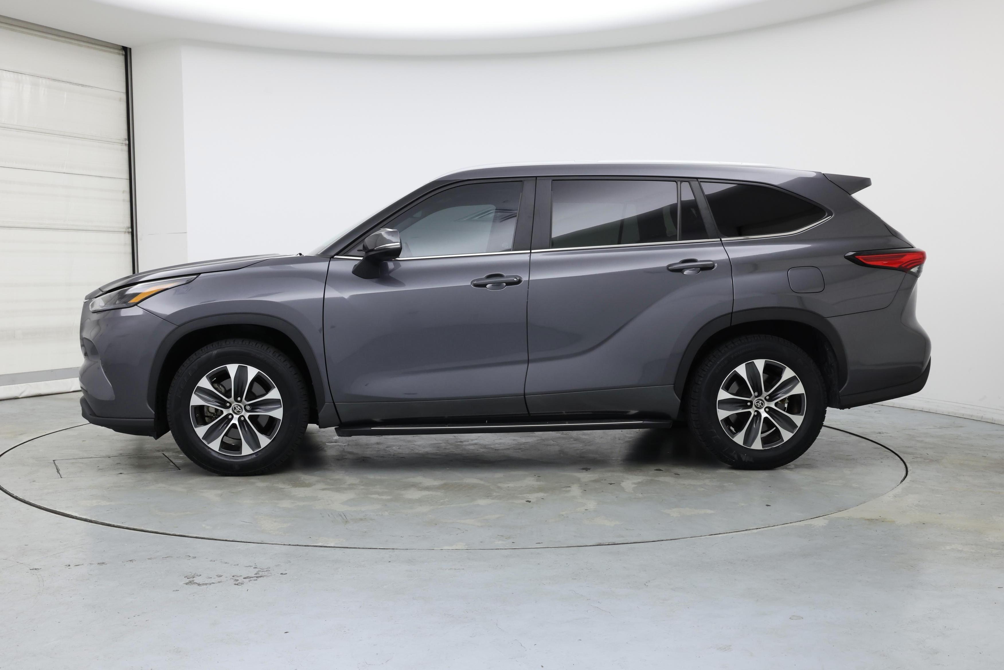 Thumbnail: 2023 Toyota Highlander - 3