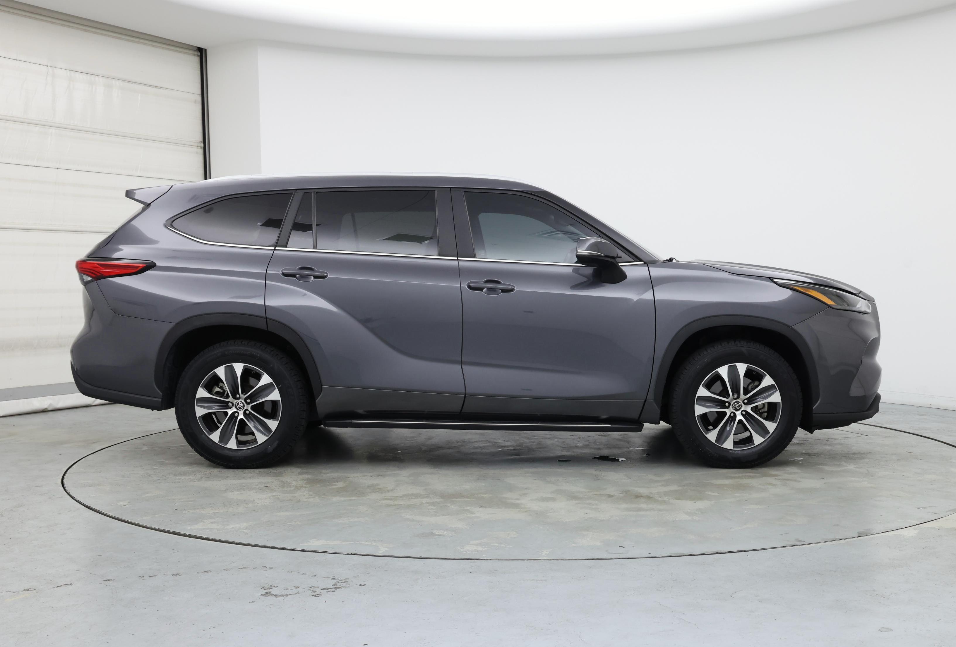 Thumbnail: 2023 Toyota Highlander - 7
