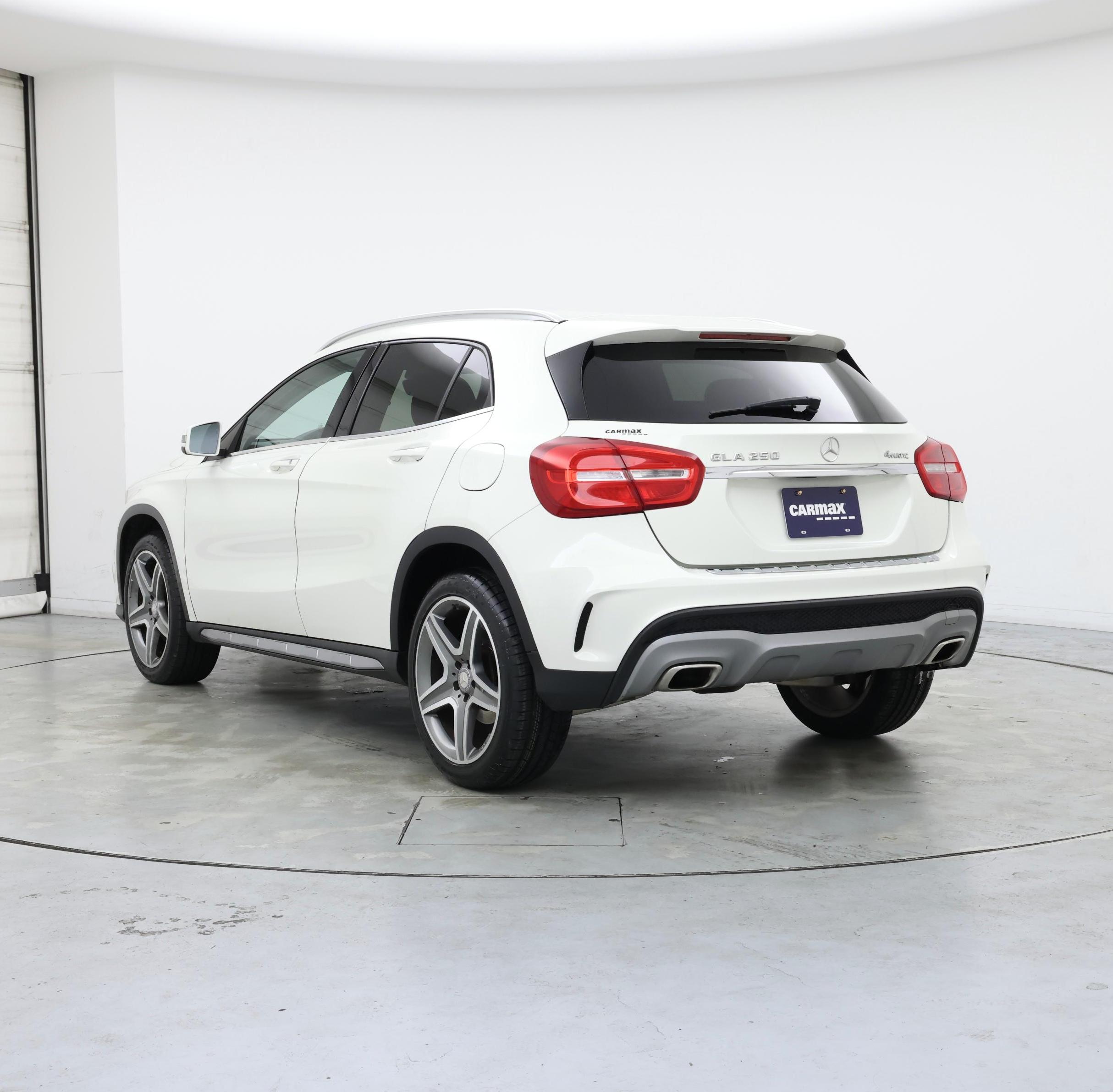 Thumbnail: 2015 Mercedes-Benz GLA - 2