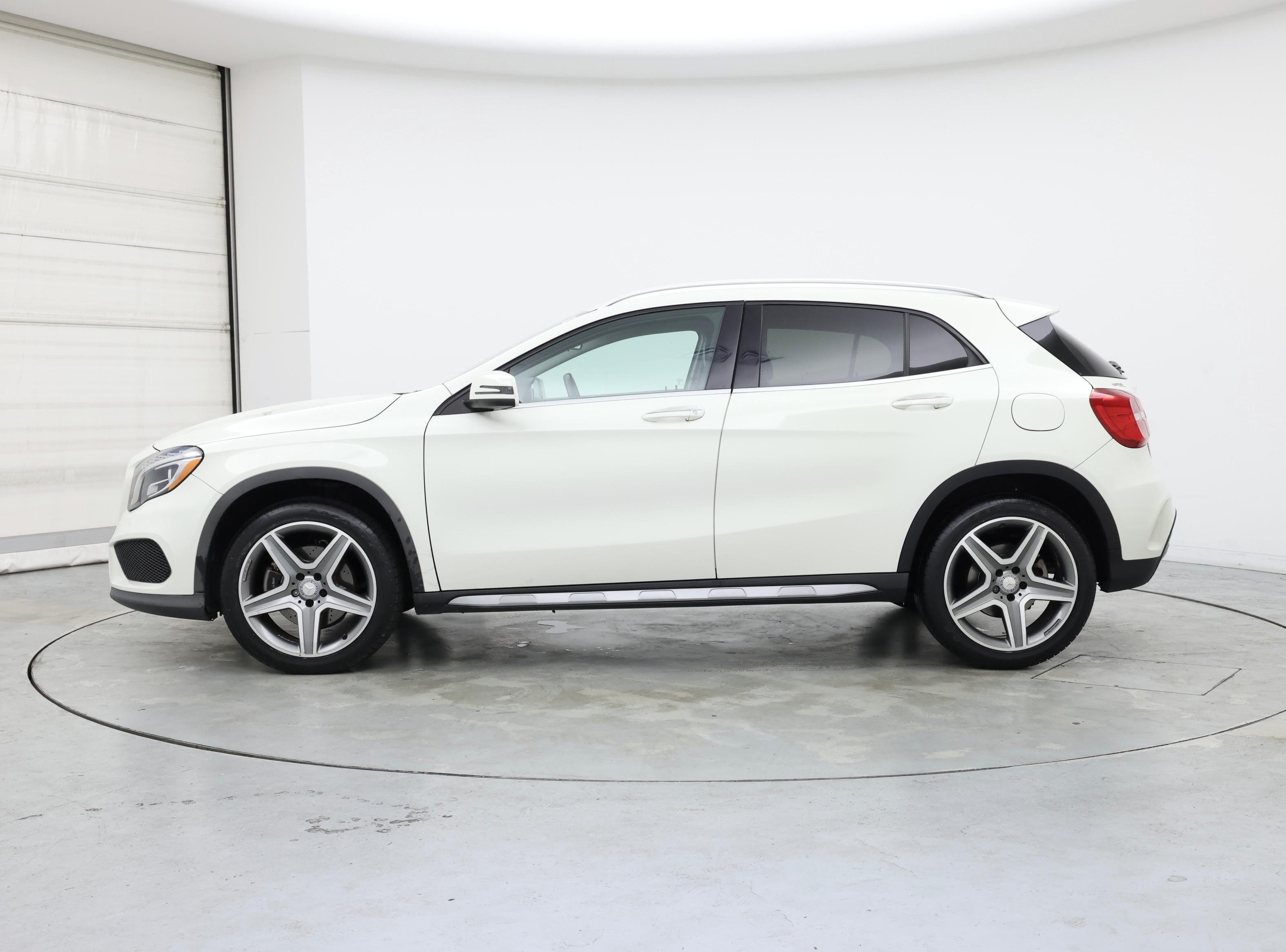 Thumbnail: 2015 Mercedes-Benz GLA - 3