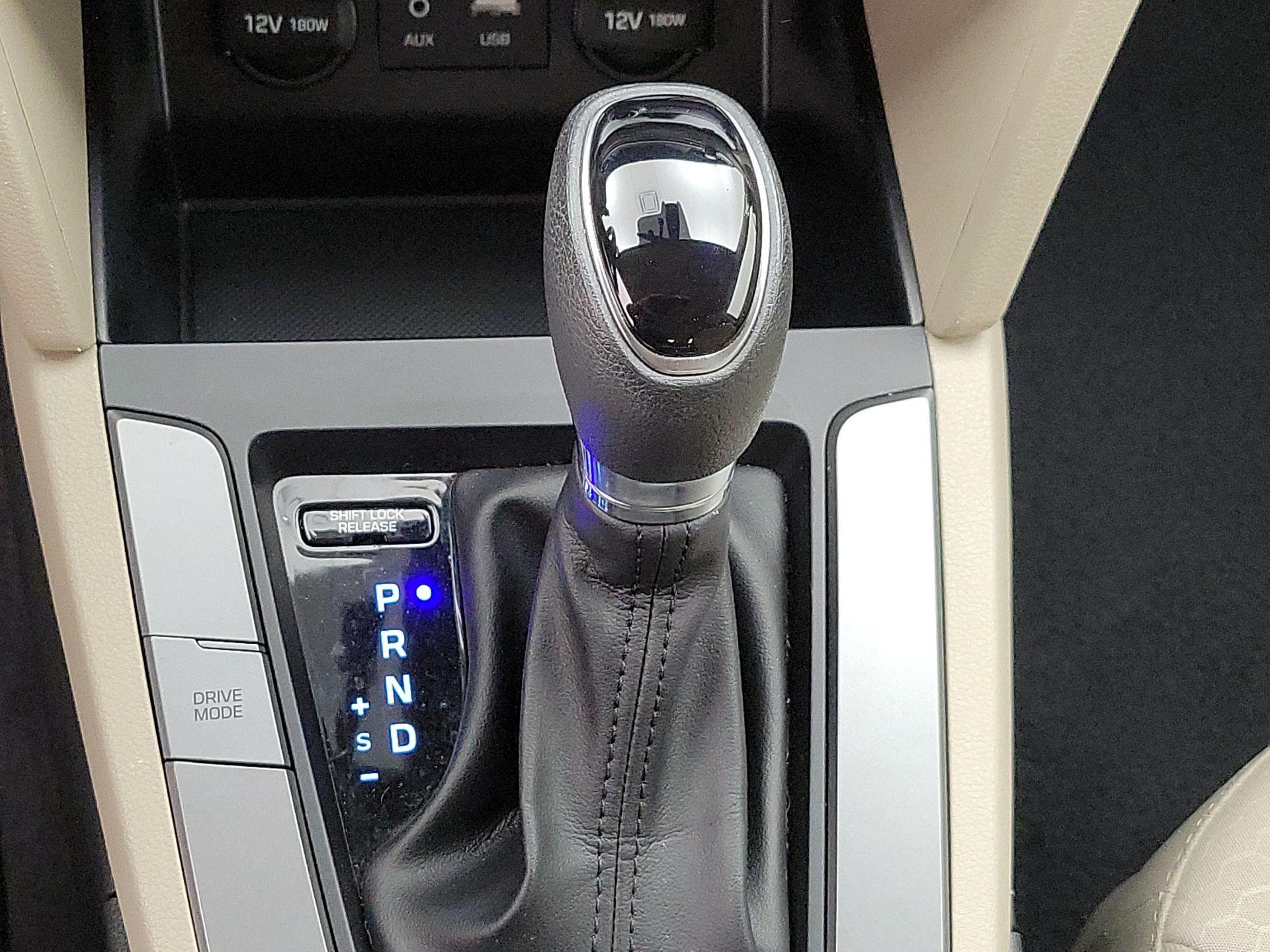 Thumbnail: 2020 Hyundai Elantra - 17