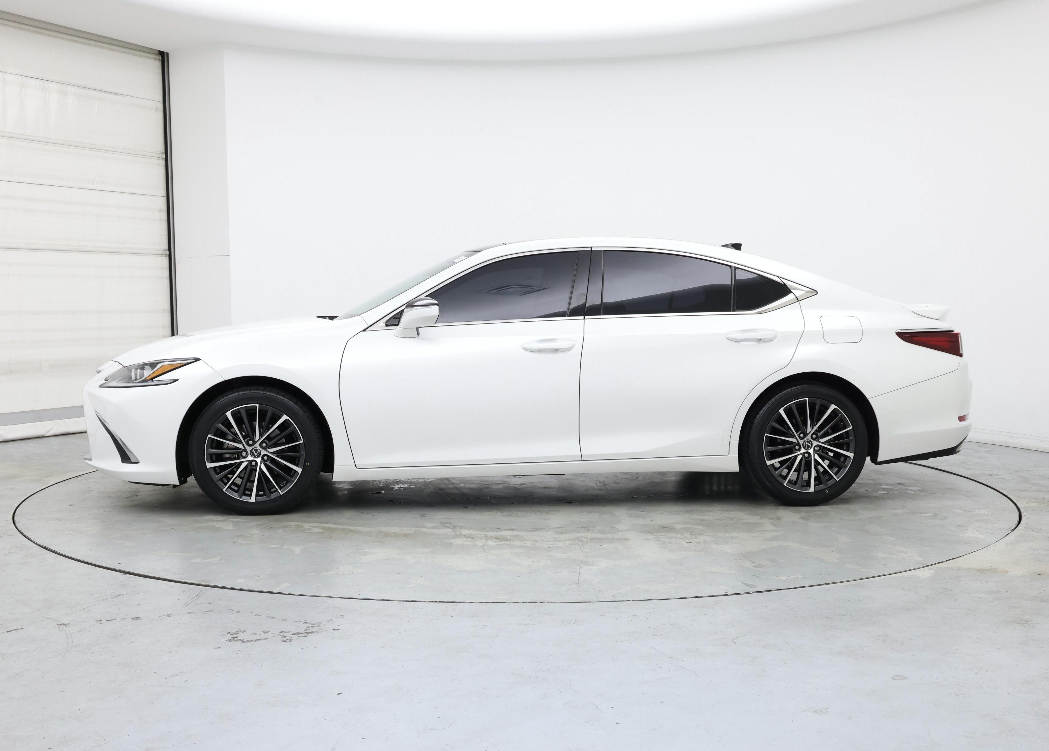 Thumbnail: 2023 Lexus ES - 3