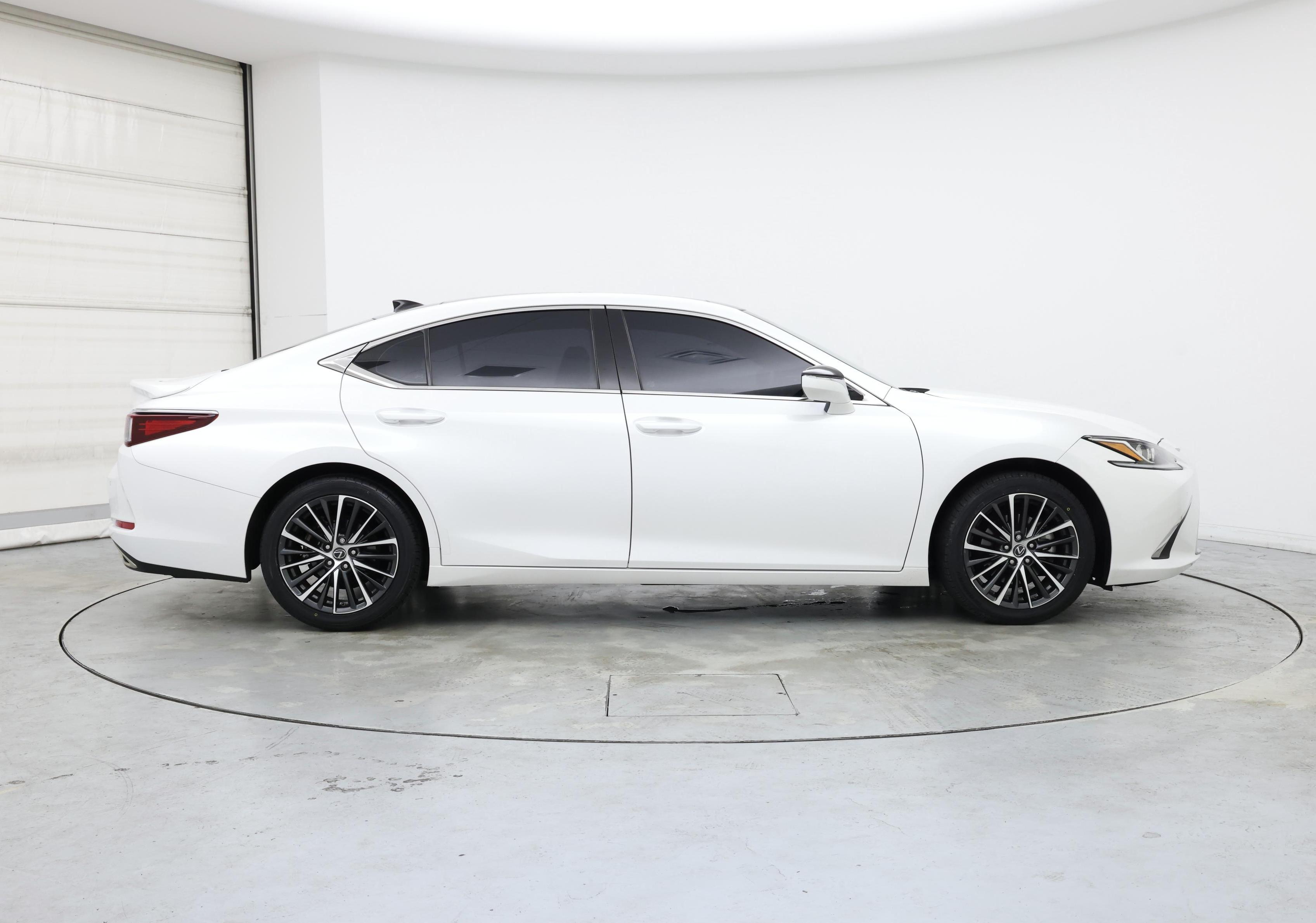 Thumbnail: 2023 Lexus ES - 7