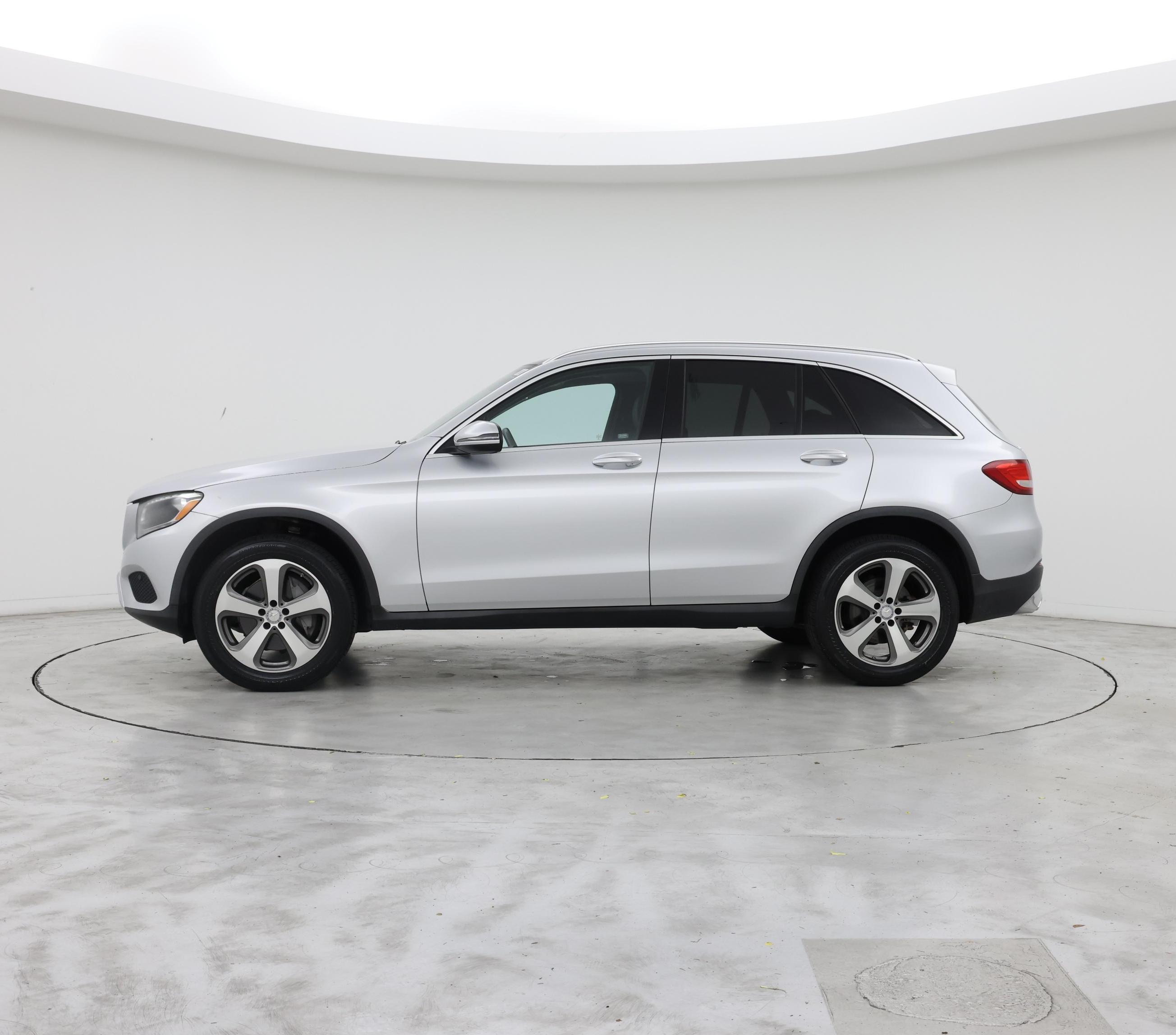 Thumbnail: 2016 Mercedes-Benz GLC - 3
