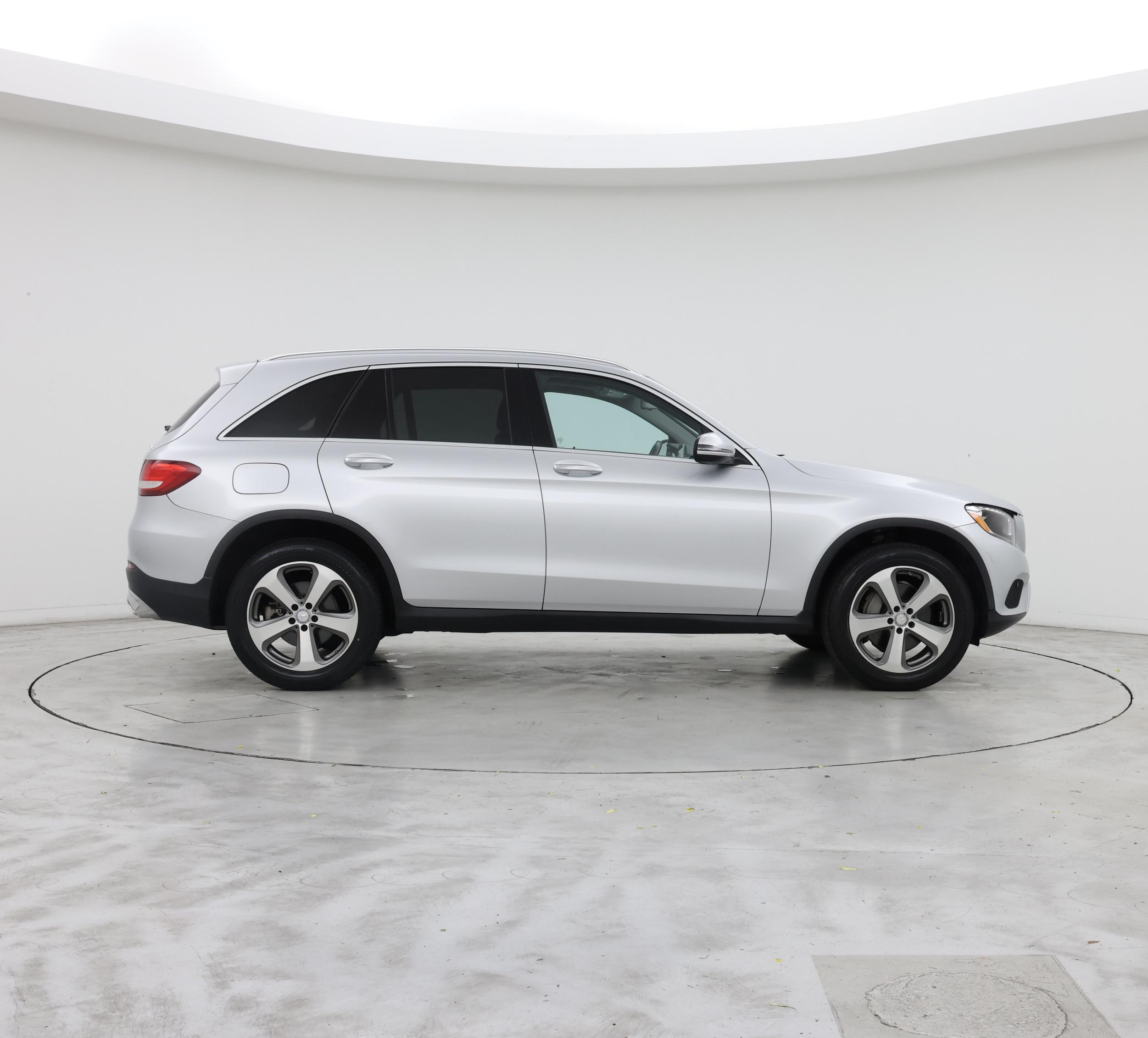 Thumbnail: 2016 Mercedes-Benz GLC - 7