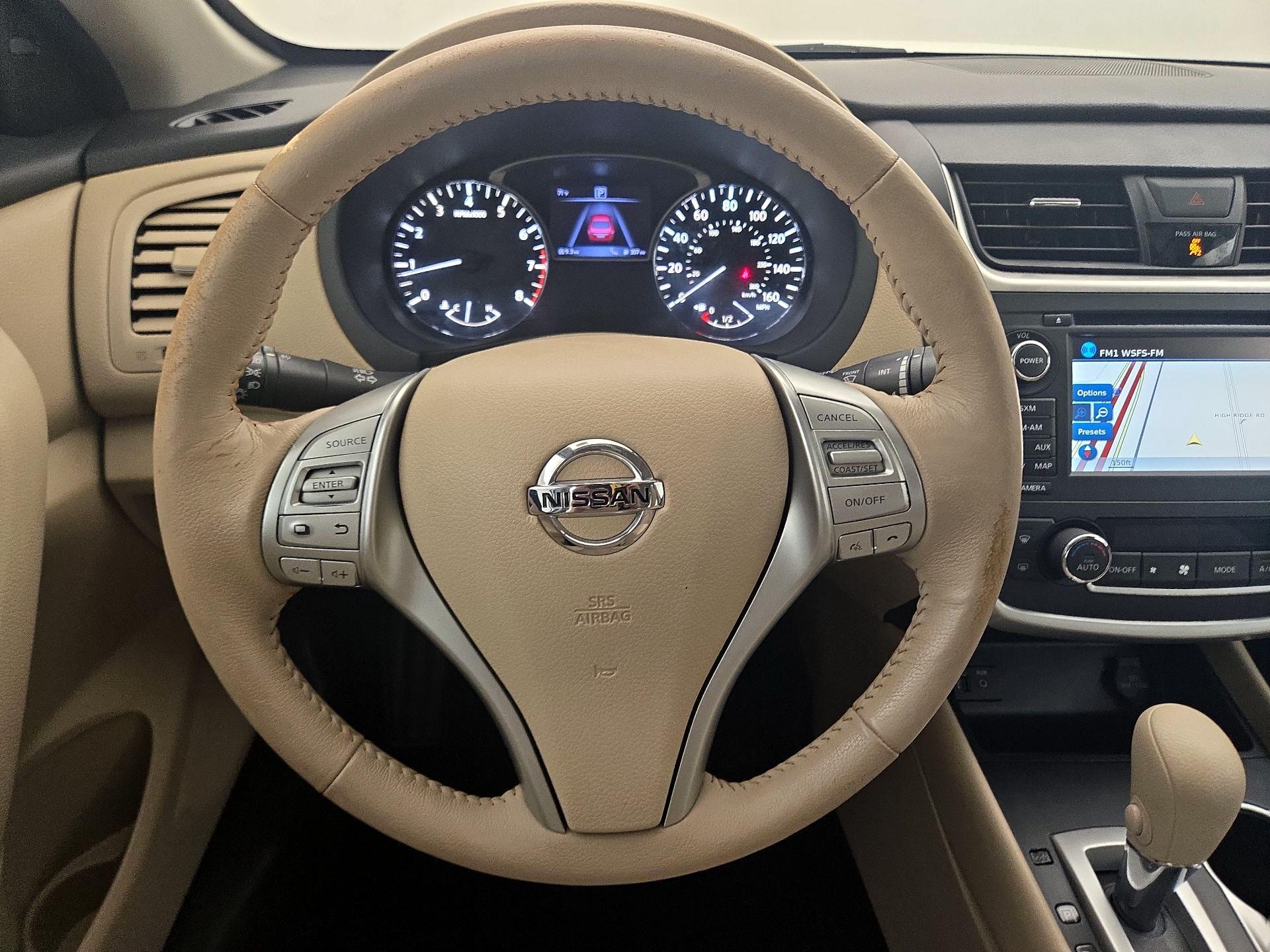 Thumbnail: 2016 Nissan Altima - 10
