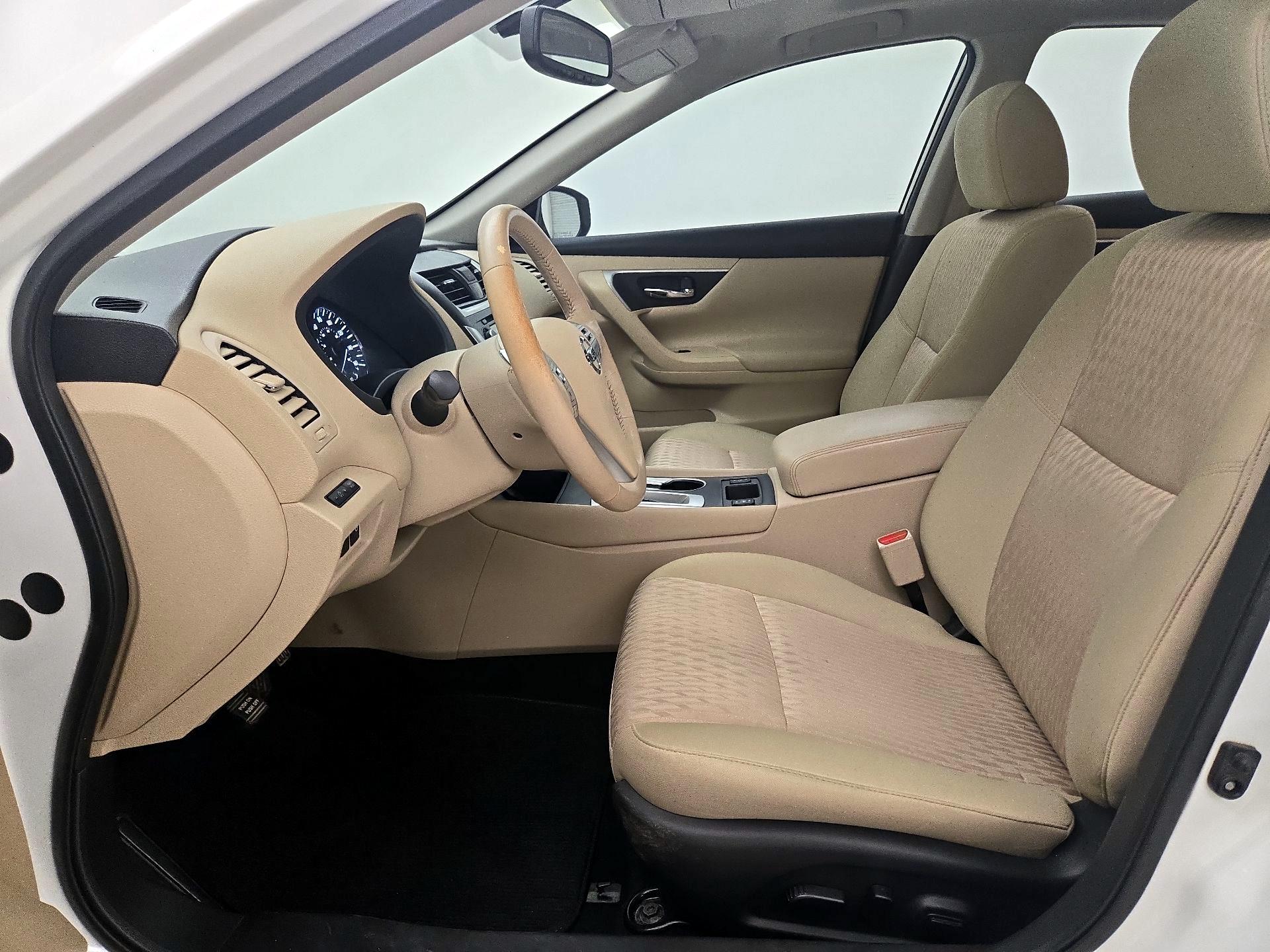Thumbnail: 2016 Nissan Altima - 11