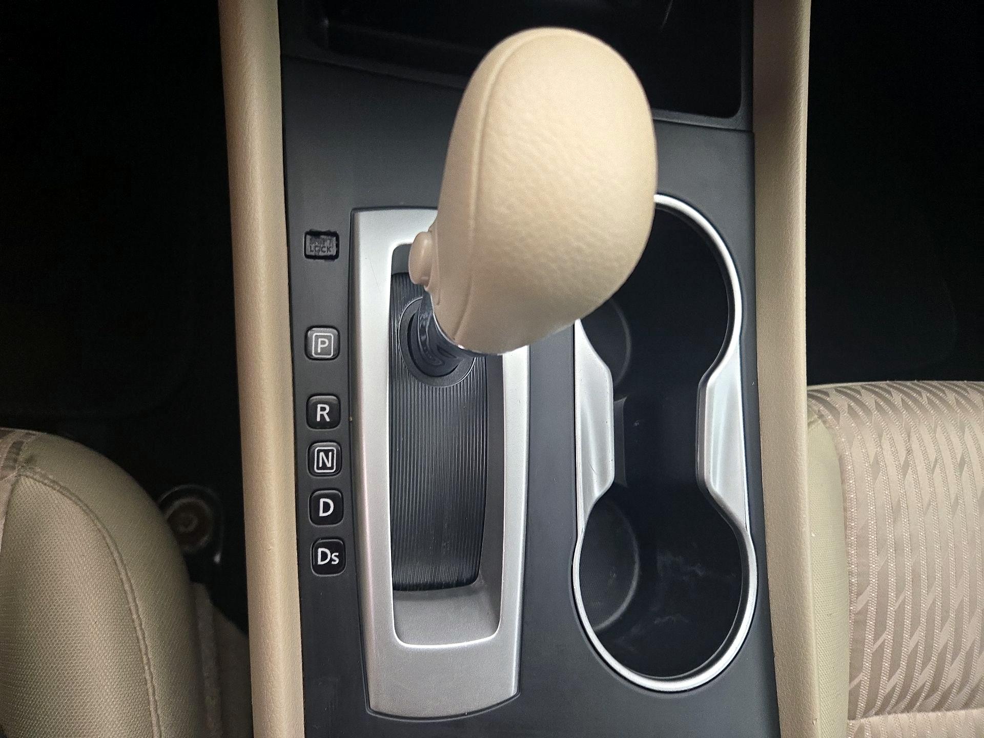 Thumbnail: 2016 Nissan Altima - 17