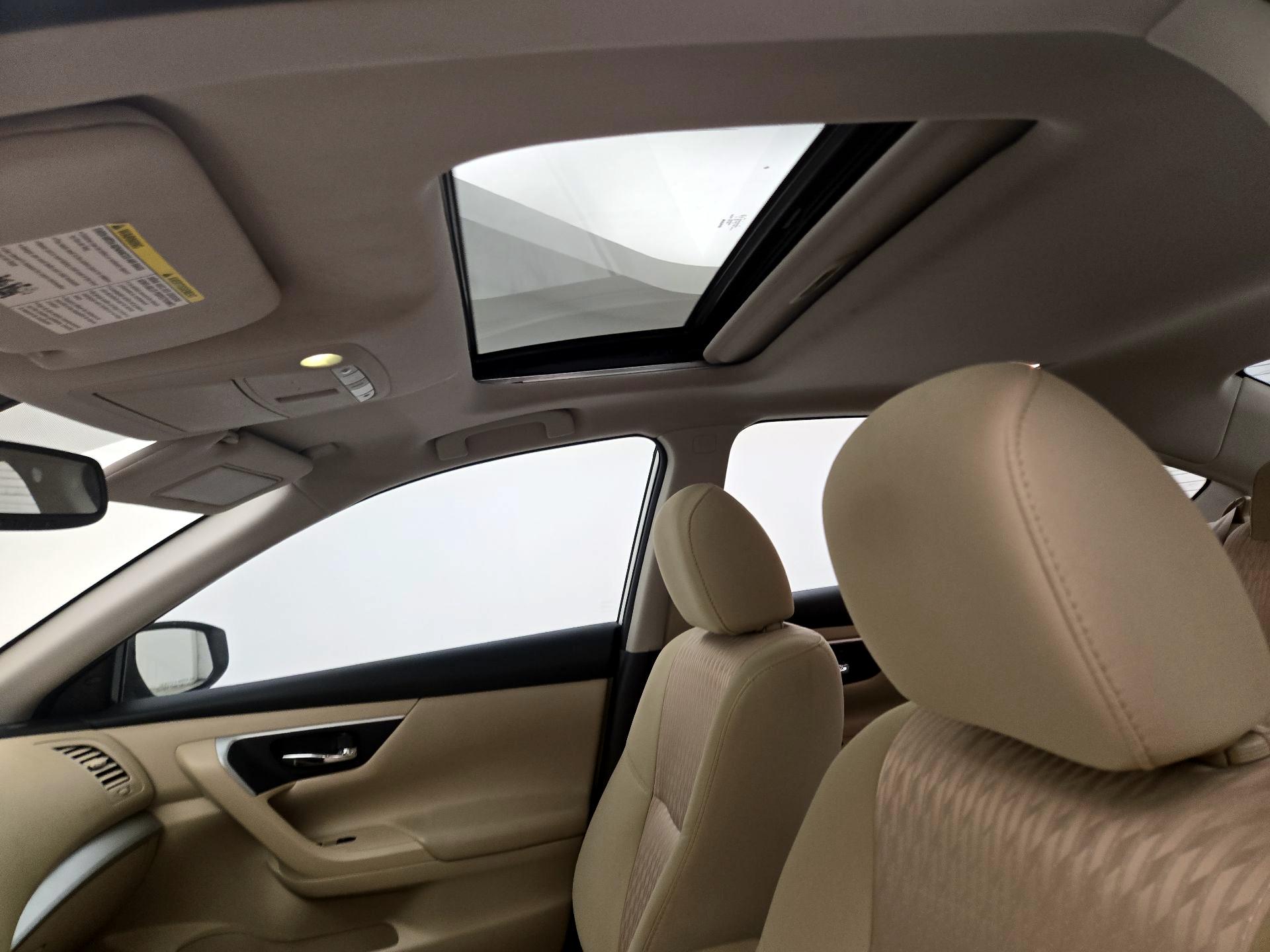 Thumbnail: 2016 Nissan Altima - 19