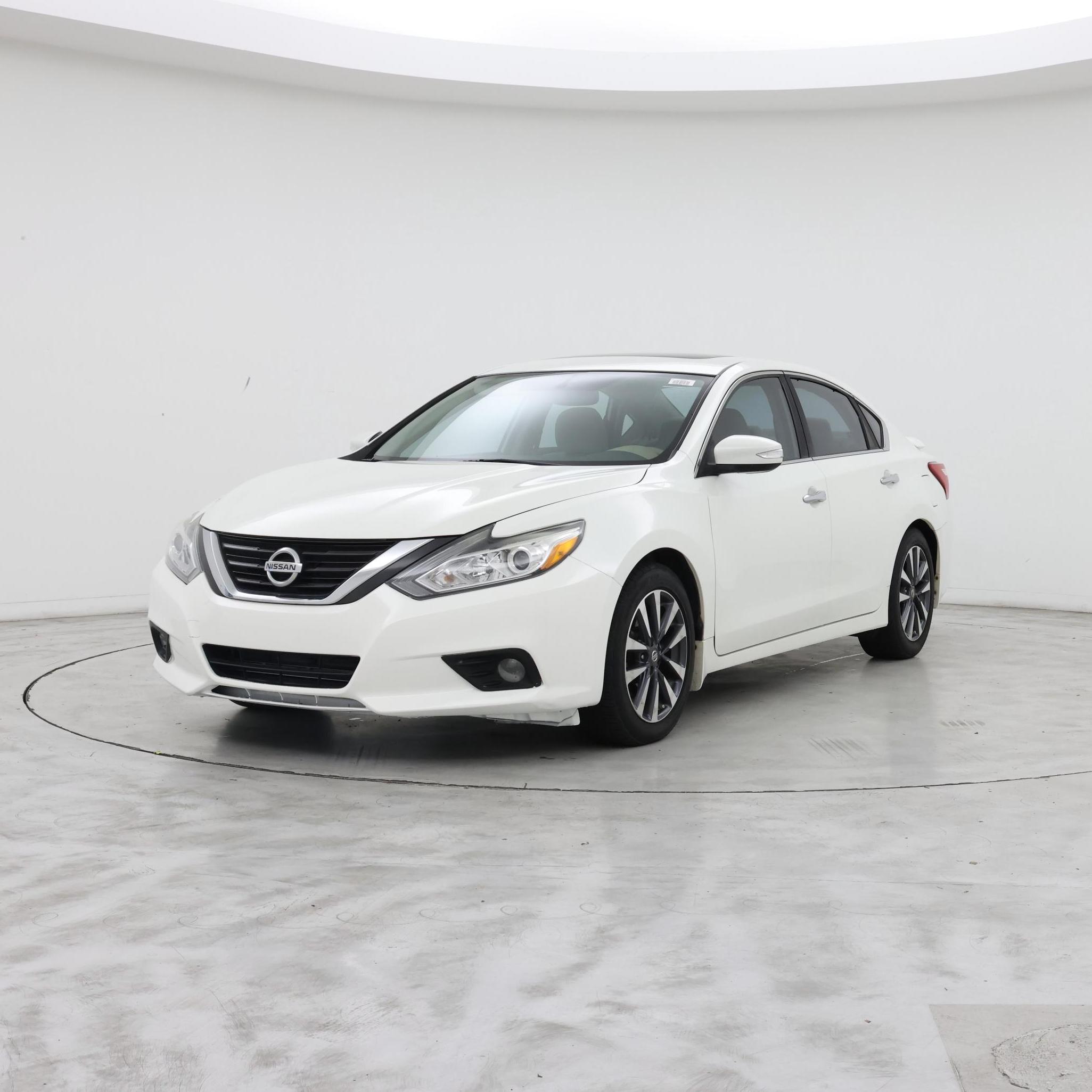 Thumbnail: 2016 Nissan Altima - 4