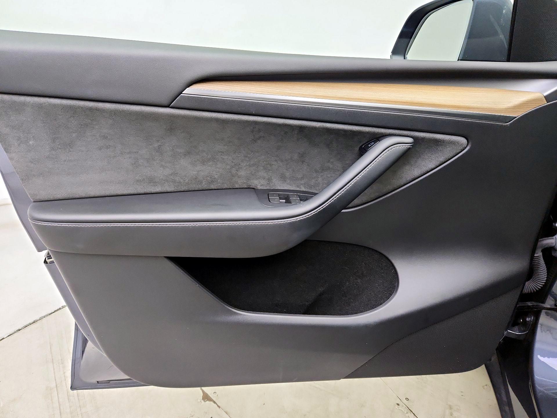 Thumbnail: 2023 Tesla Model Y - 12