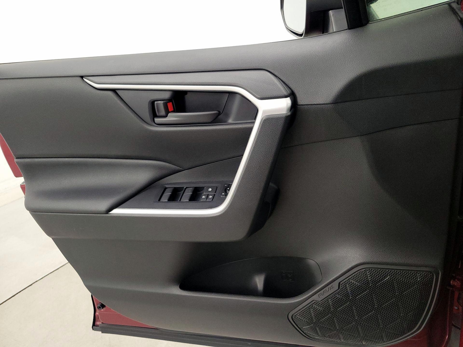 Thumbnail: 2021 Toyota RAV4 - 12
