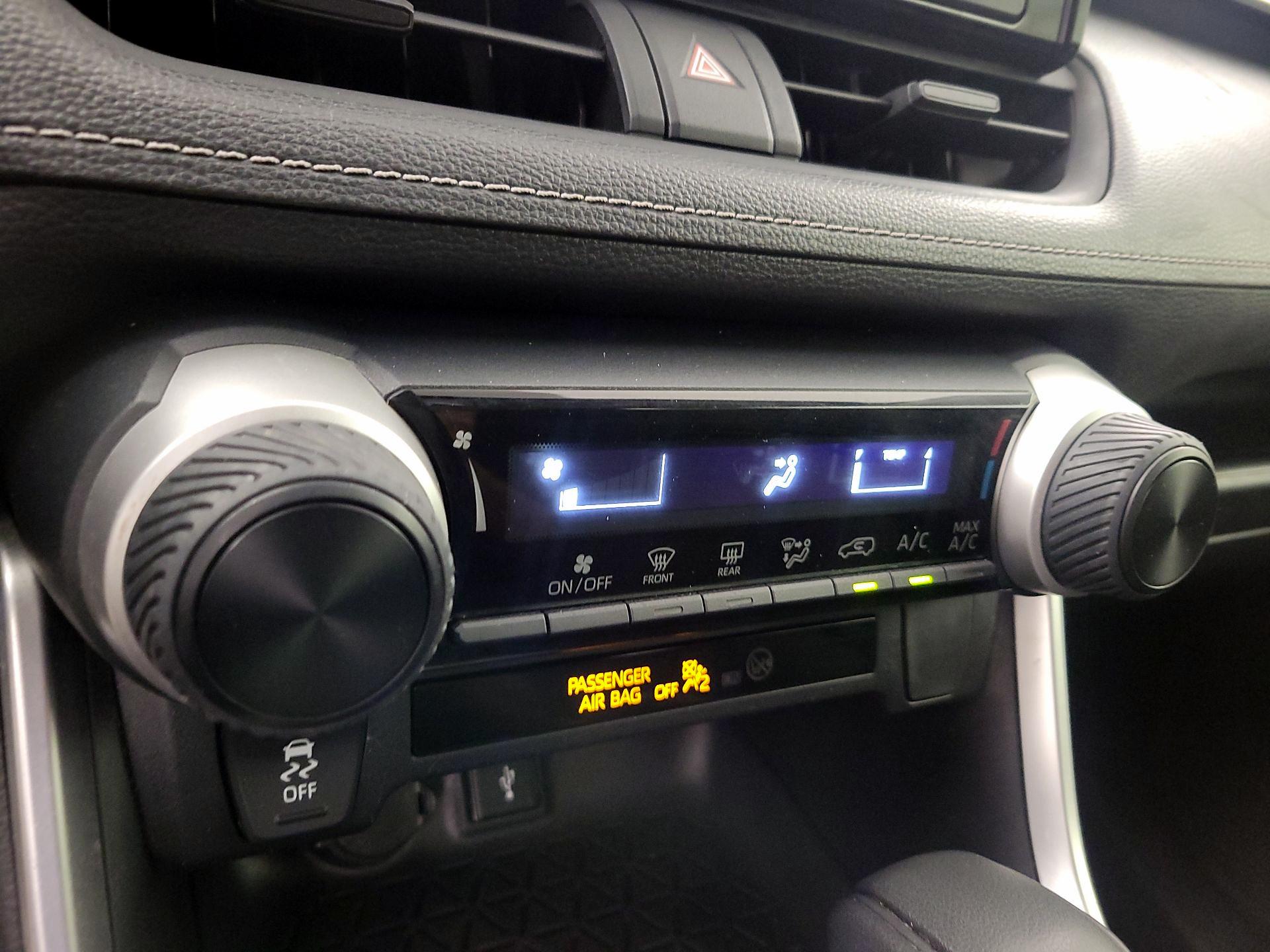 Thumbnail: 2021 Toyota RAV4 - 16