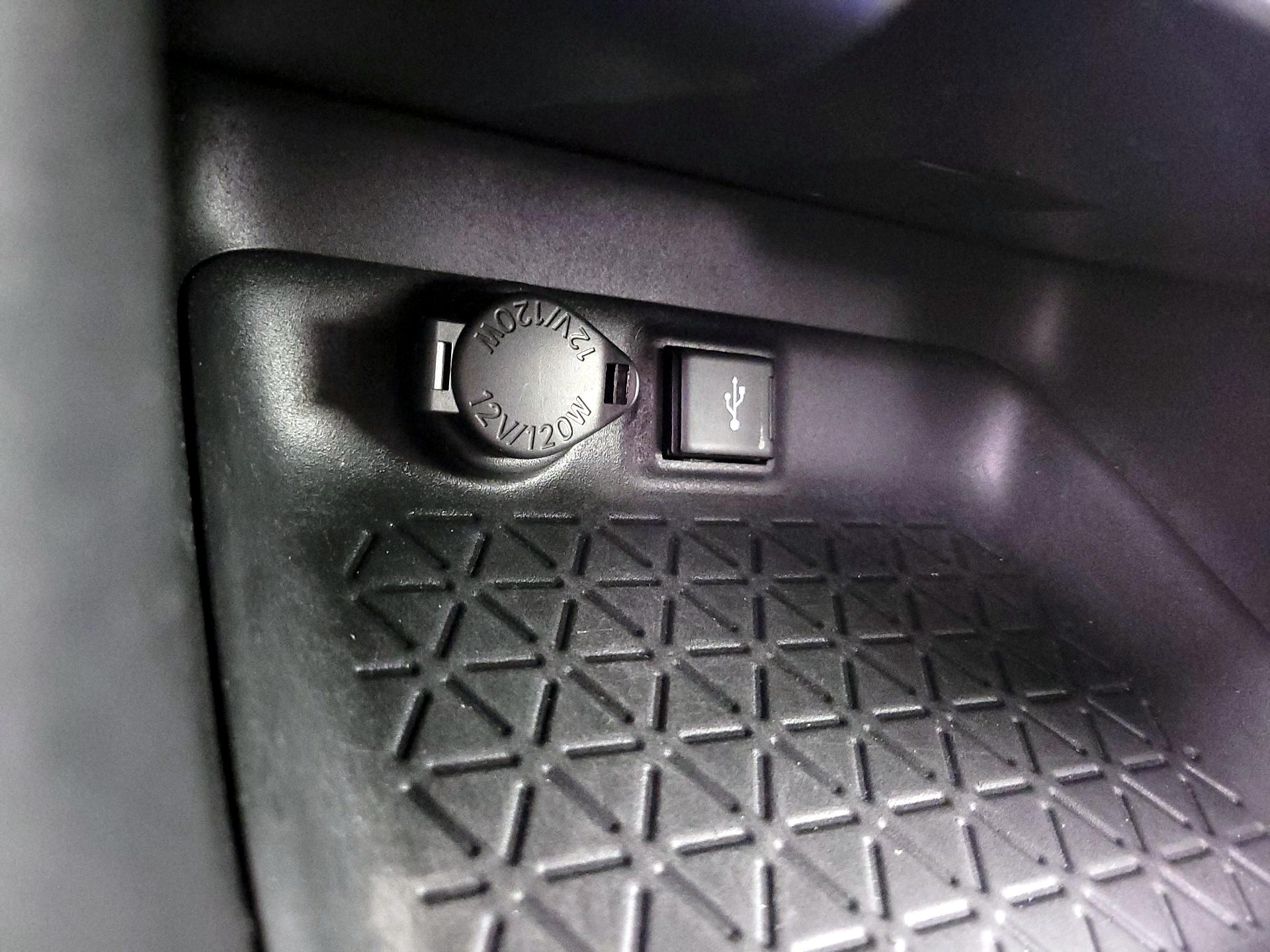 Thumbnail: 2021 Toyota RAV4 - 18