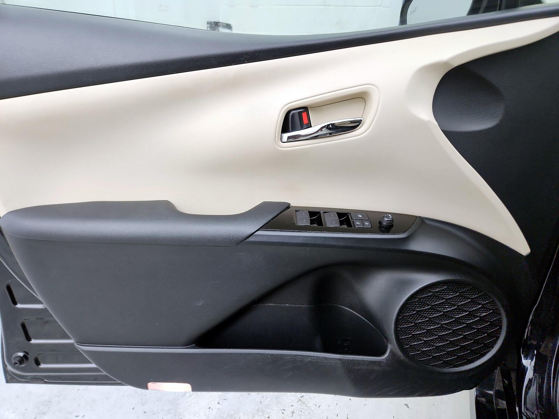 Thumbnail: 2020 Toyota Prius - 12
