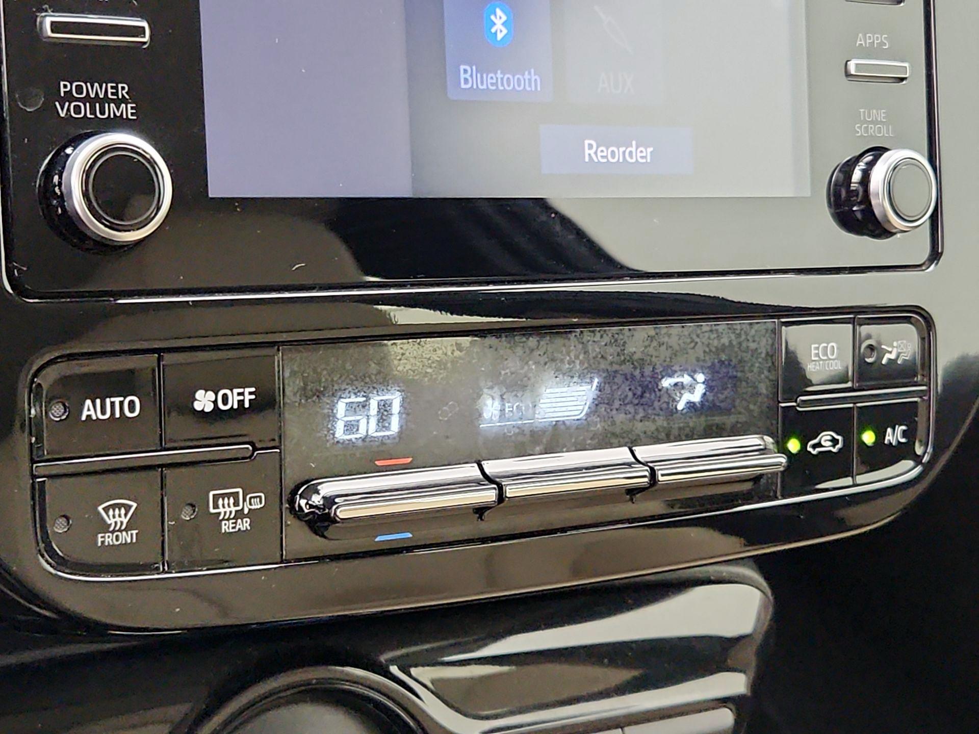 Thumbnail: 2020 Toyota Prius - 16