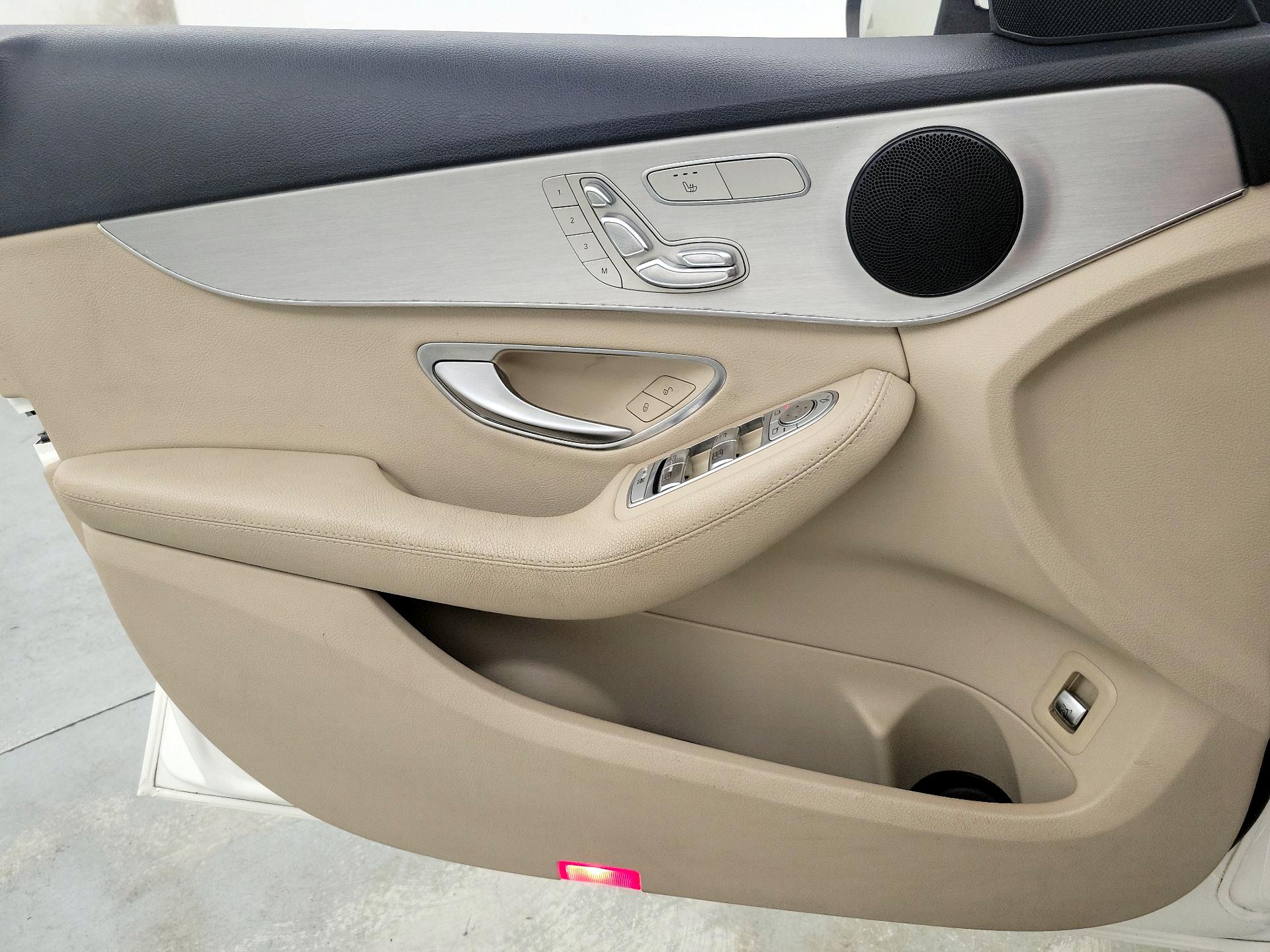 Thumbnail: 2016 Mercedes-Benz C-Class - 12