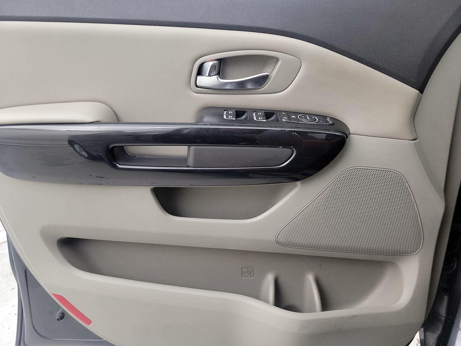Thumbnail: 2015 Kia Sedona - 12