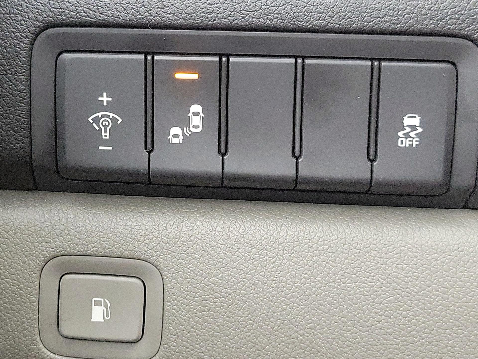 Thumbnail: 2015 Kia Sedona - 13