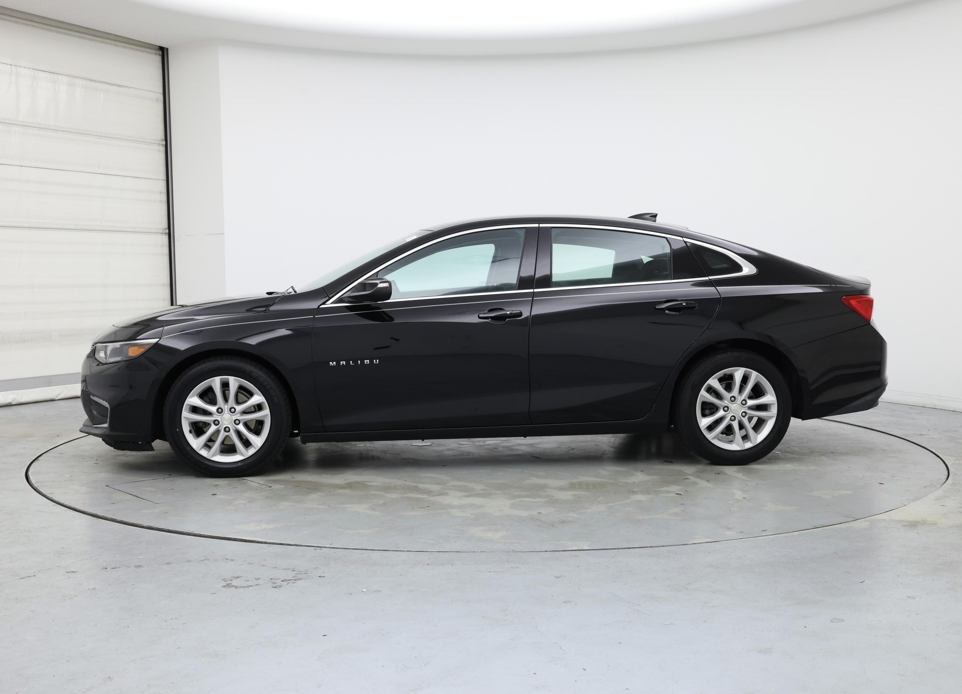 Thumbnail: 2018 Chevrolet Malibu - 3