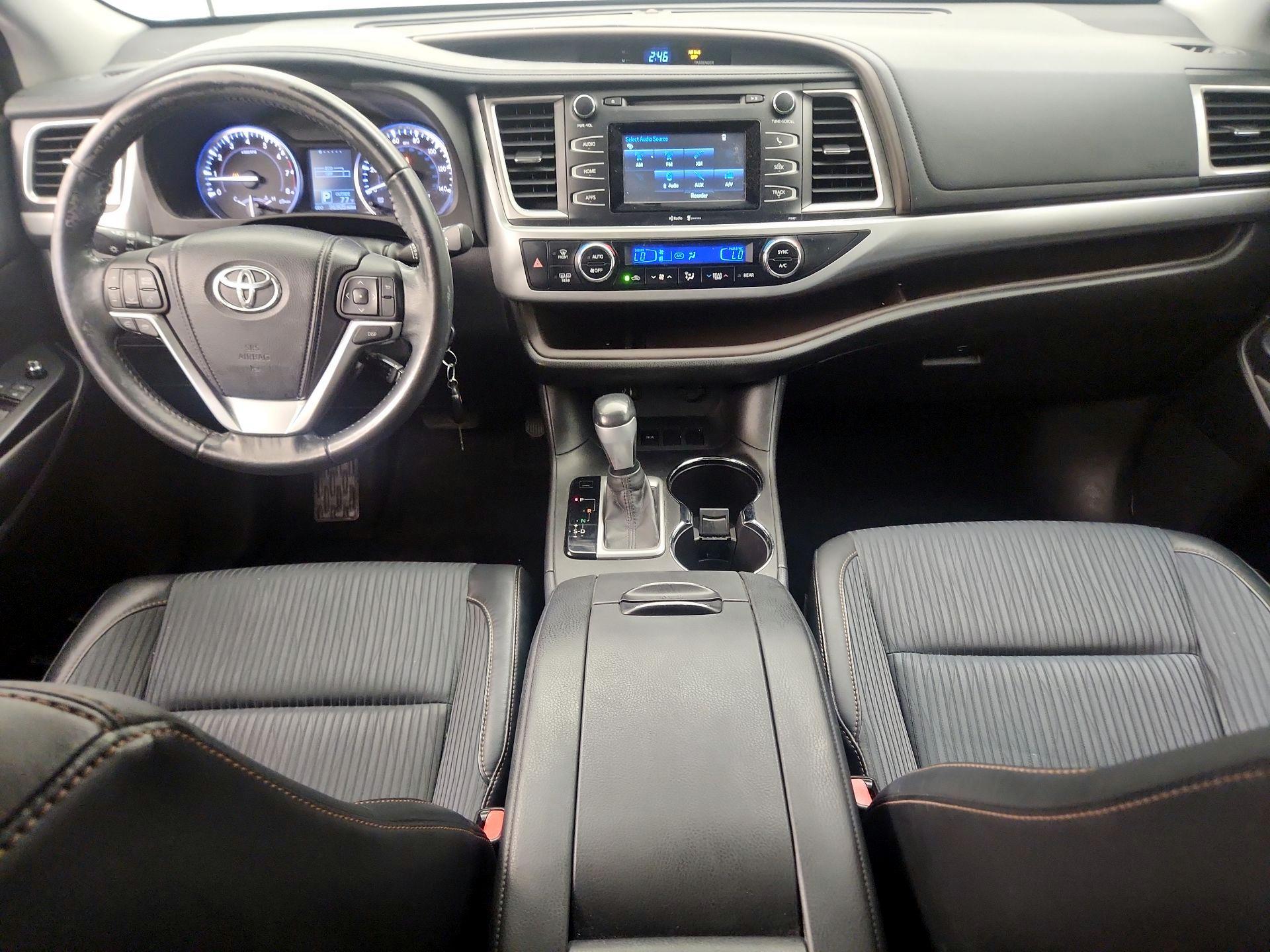 Thumbnail: 2015 Toyota Highlander - 9