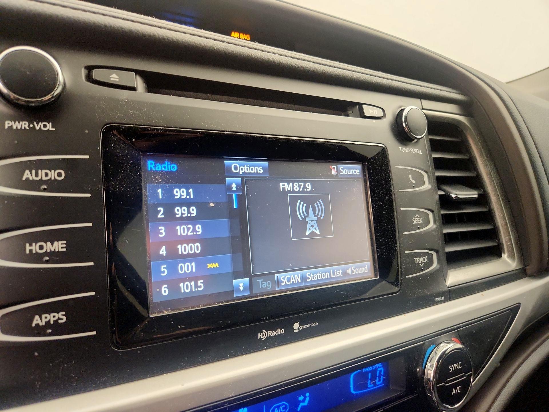 Thumbnail: 2015 Toyota Highlander - 15