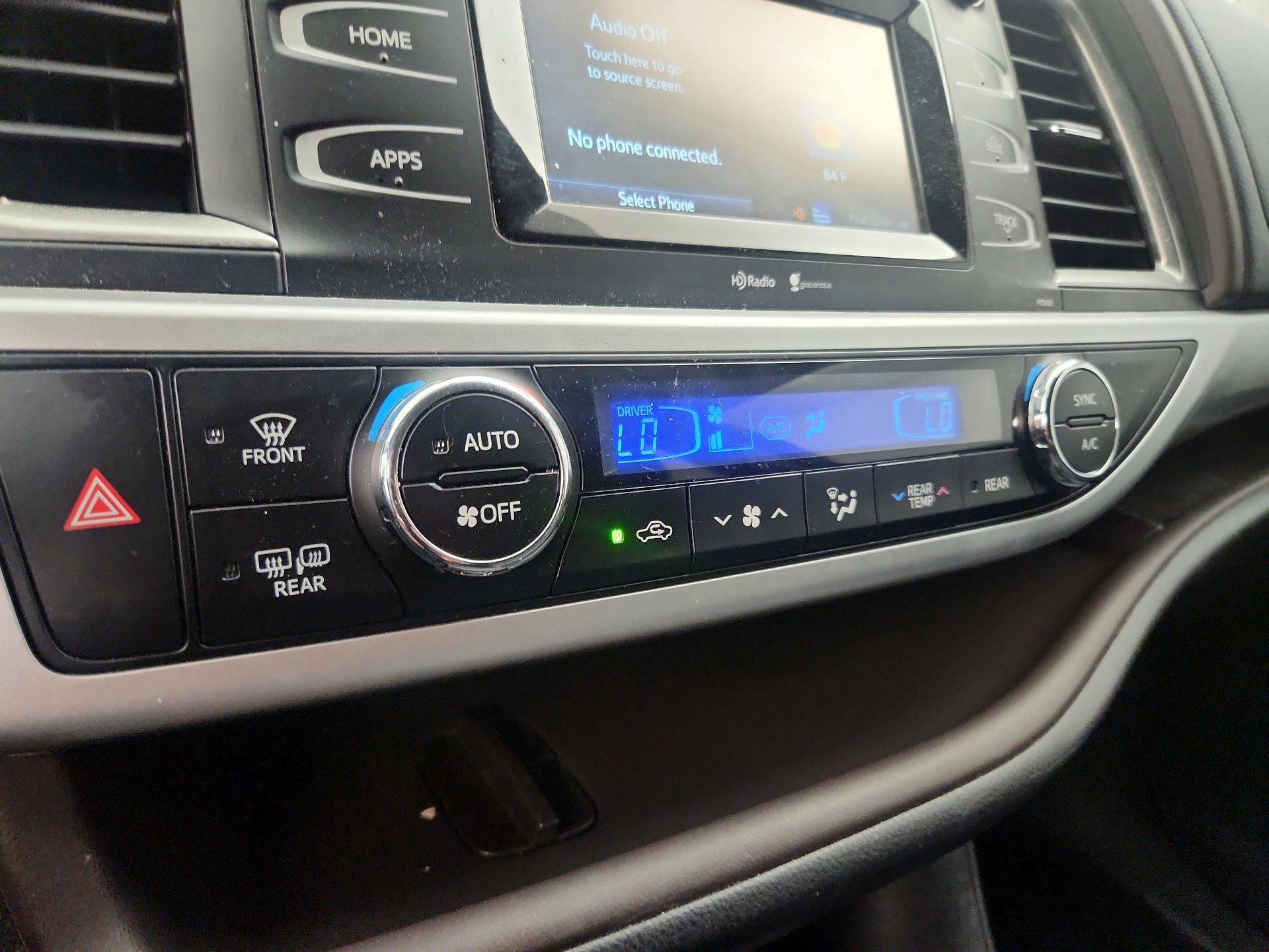 Thumbnail: 2015 Toyota Highlander - 16