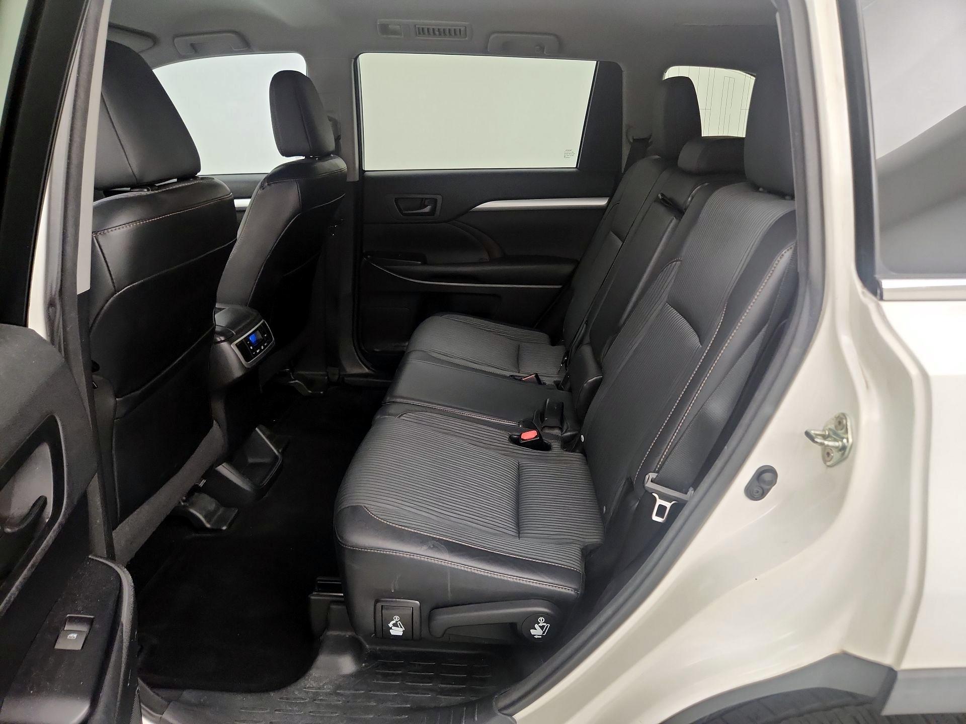 Thumbnail: 2015 Toyota Highlander - 19