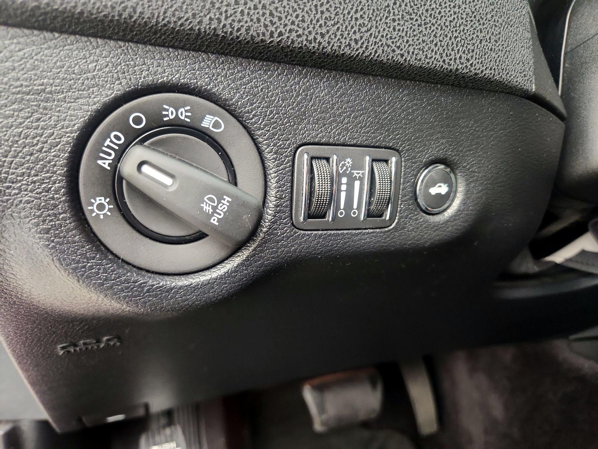 Thumbnail: 2018 Dodge Charger - 13