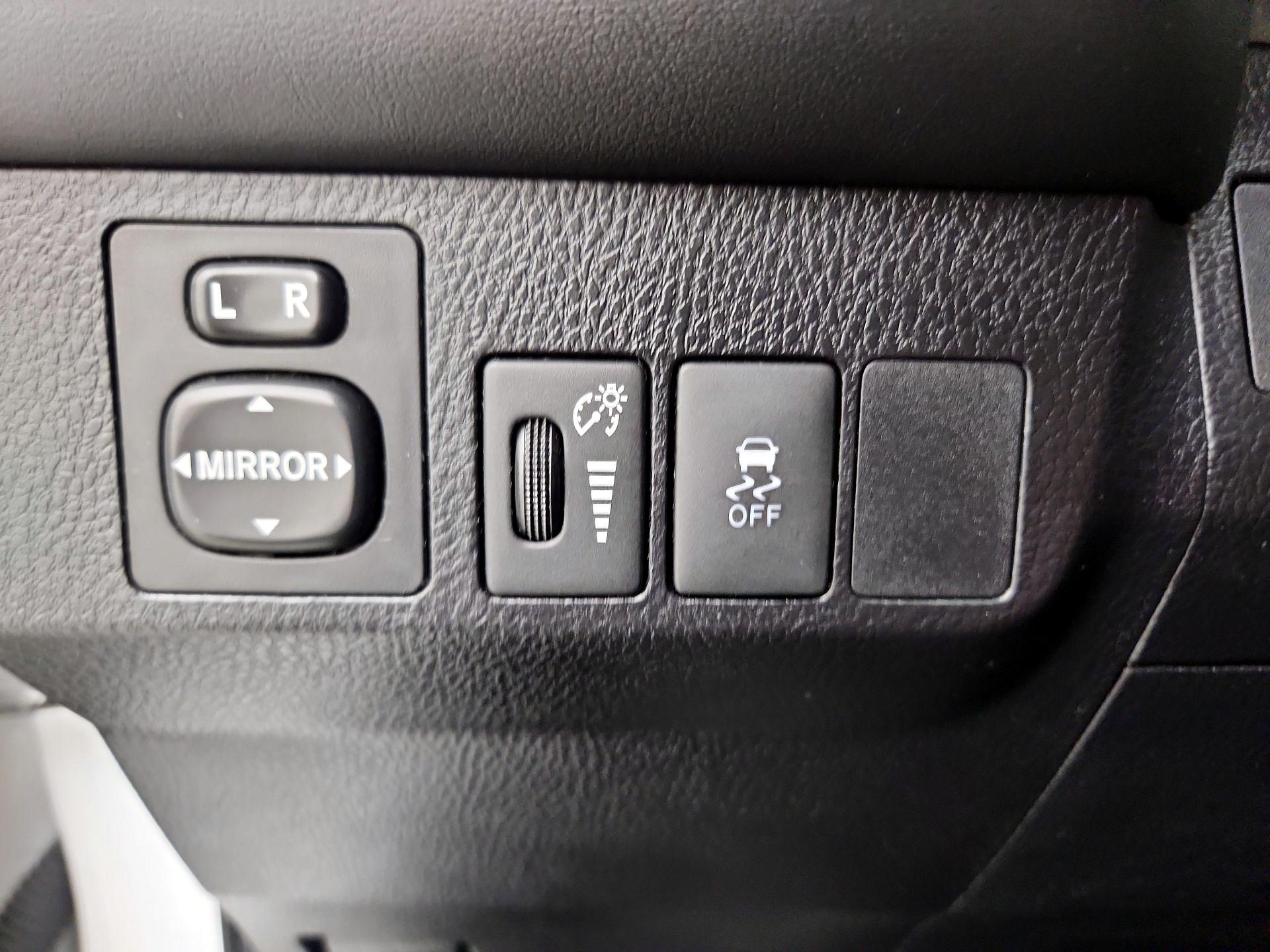 Thumbnail: 2014 Toyota RAV4 - 13