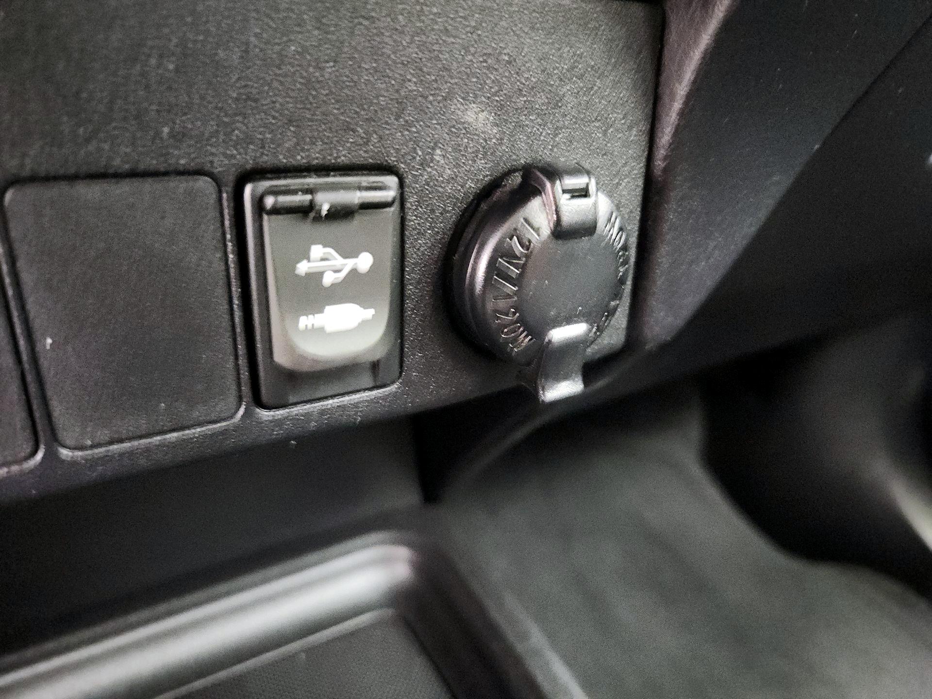 Thumbnail: 2014 Toyota RAV4 - 18