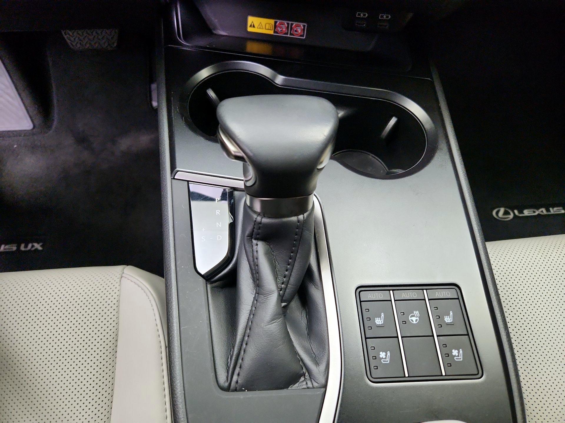 Thumbnail: 2024 Lexus UX - 18