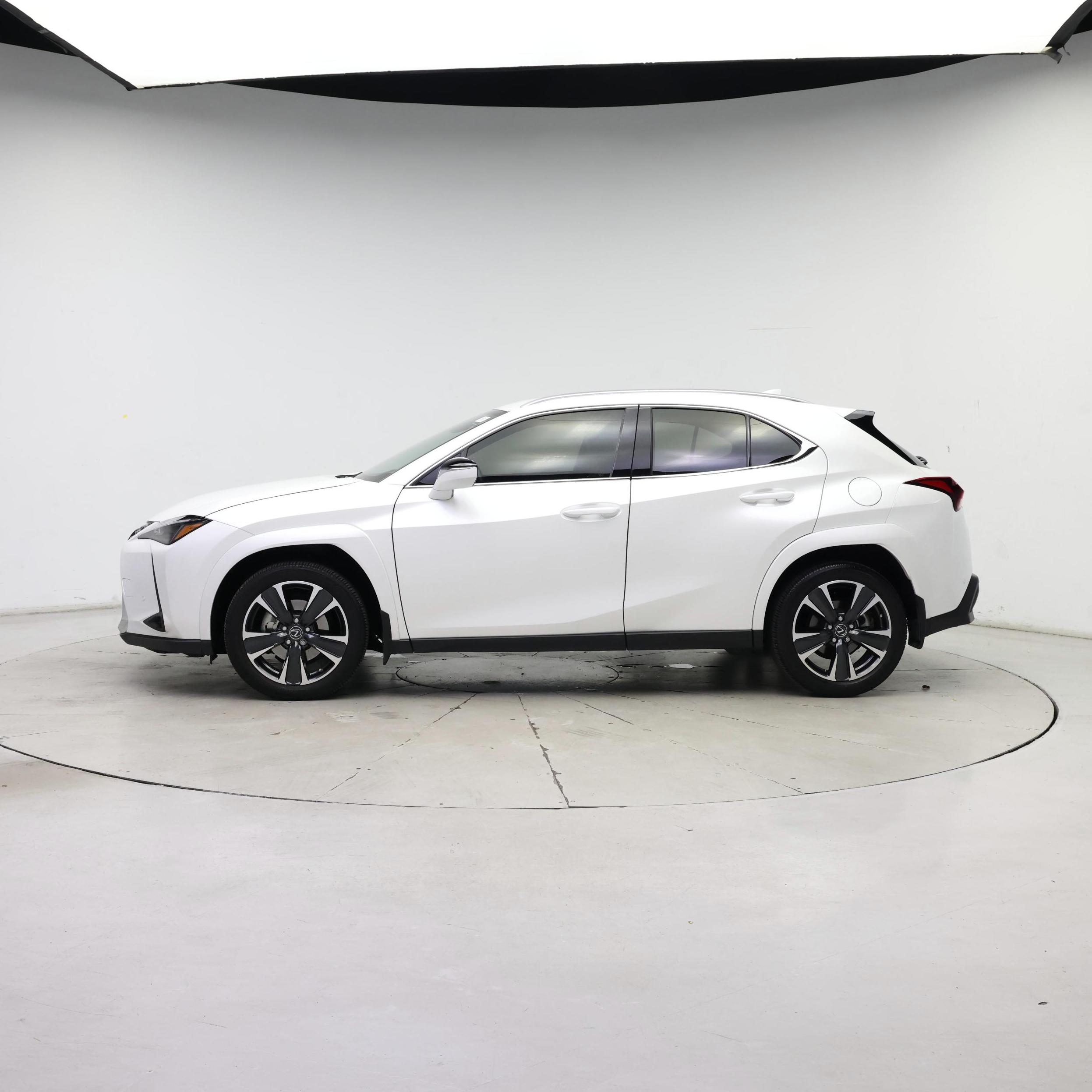 Thumbnail: 2024 Lexus UX - 3