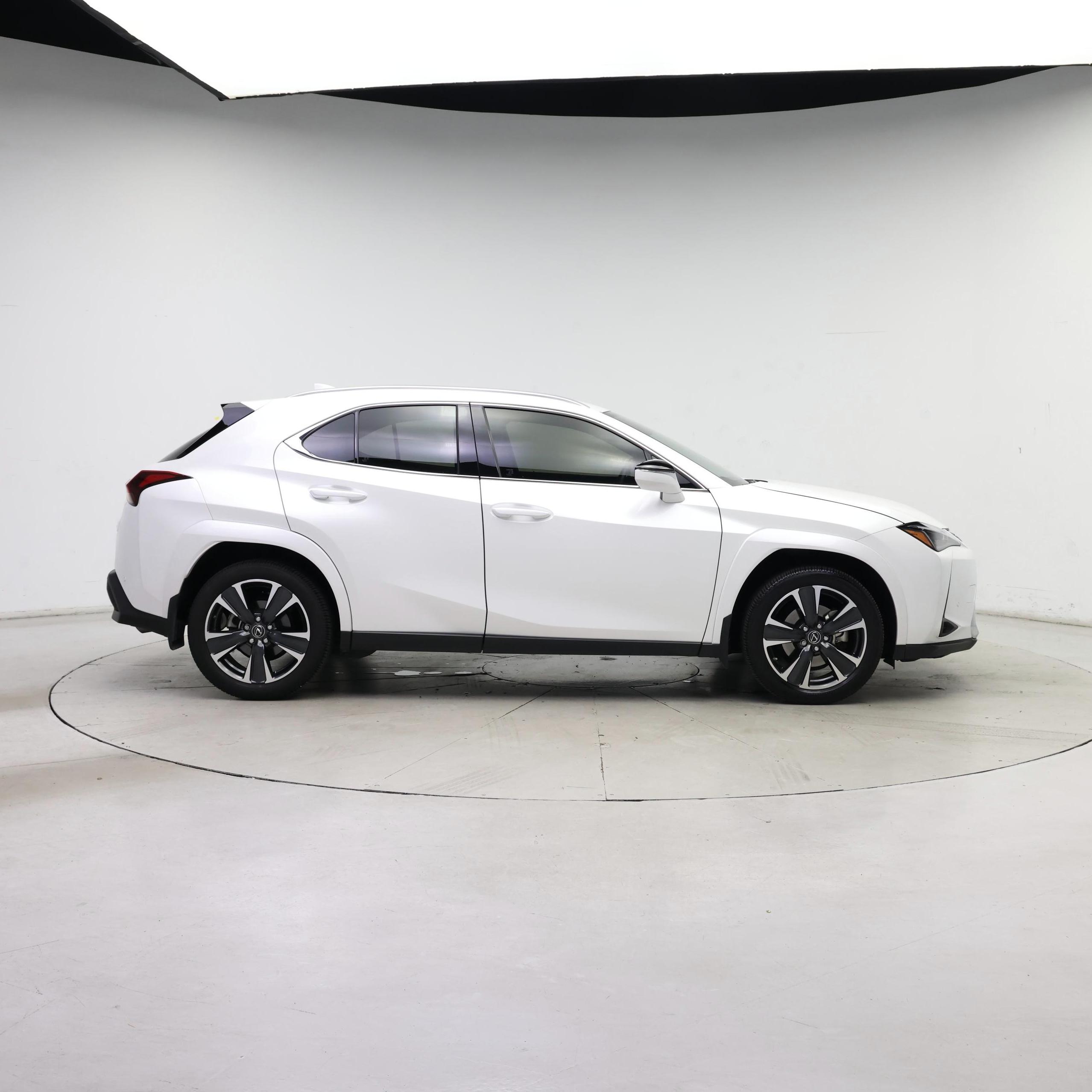 Thumbnail: 2024 Lexus UX - 7