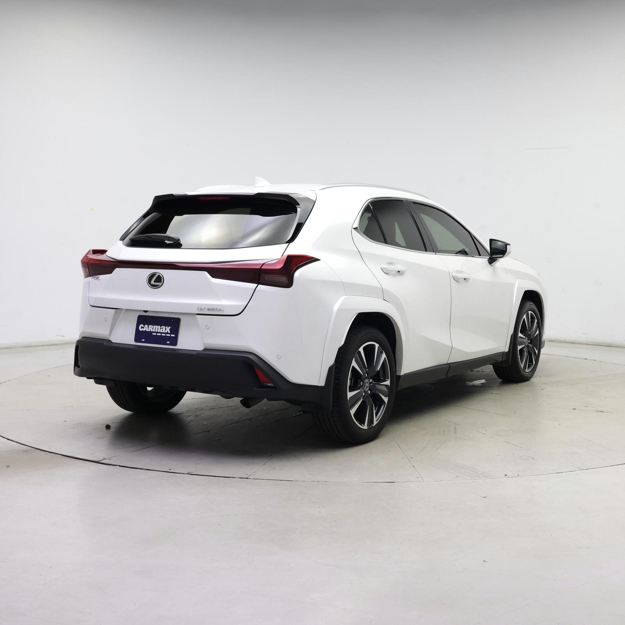 Thumbnail: 2024 Lexus UX - 8