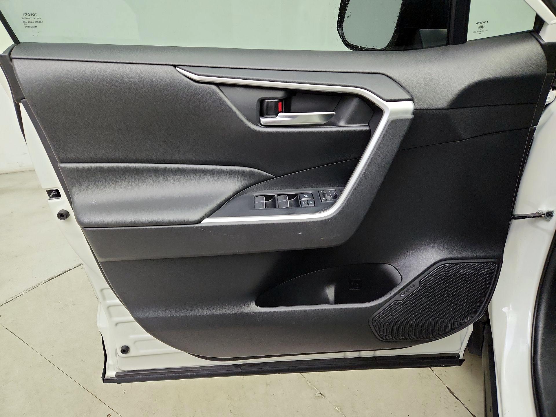 Thumbnail: 2022 Toyota RAV4 - 12