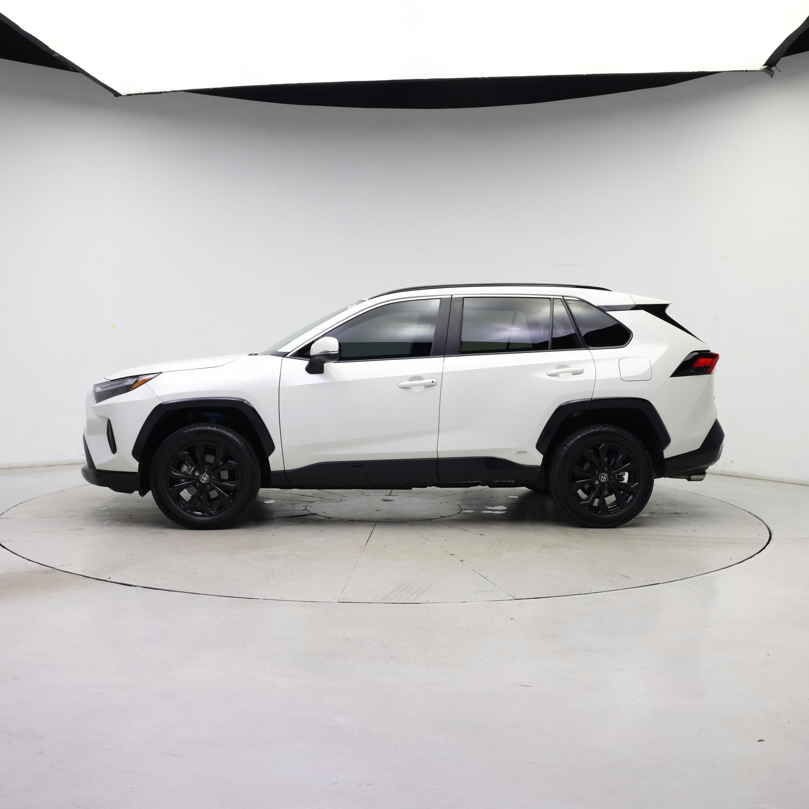 Thumbnail: 2022 Toyota RAV4 - 3