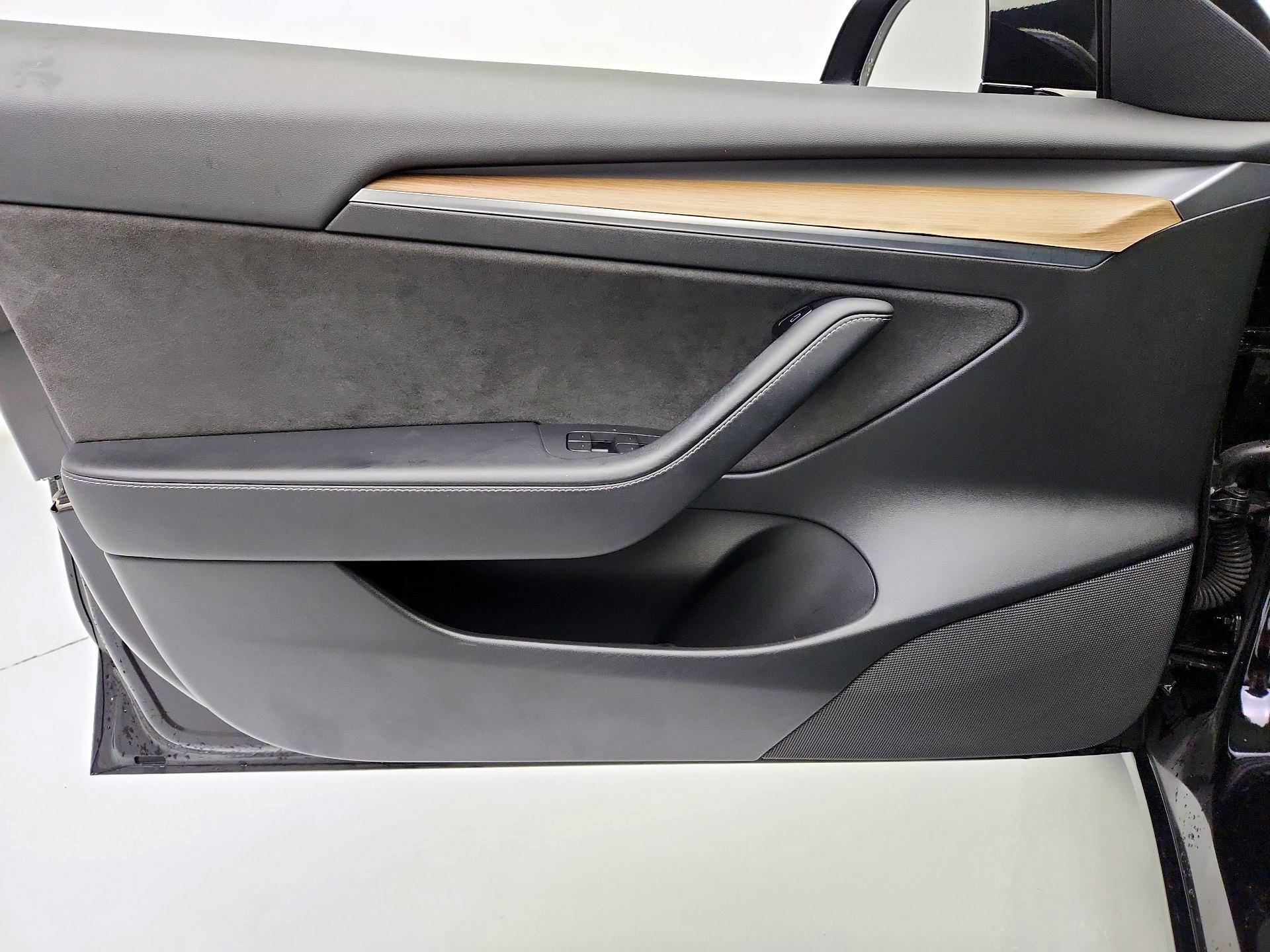 Thumbnail: 2021 Tesla Model 3 - 12