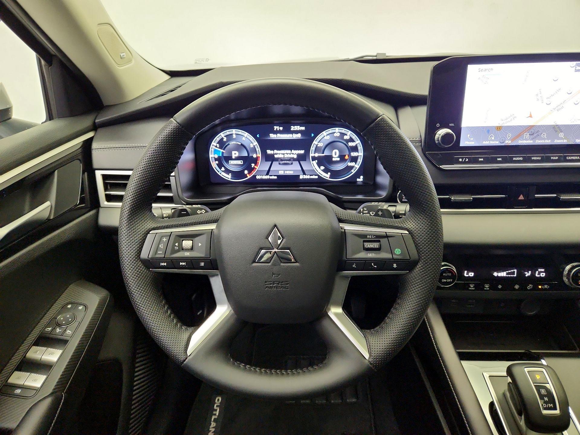 Thumbnail: 2024 Mitsubishi Outlander - 10