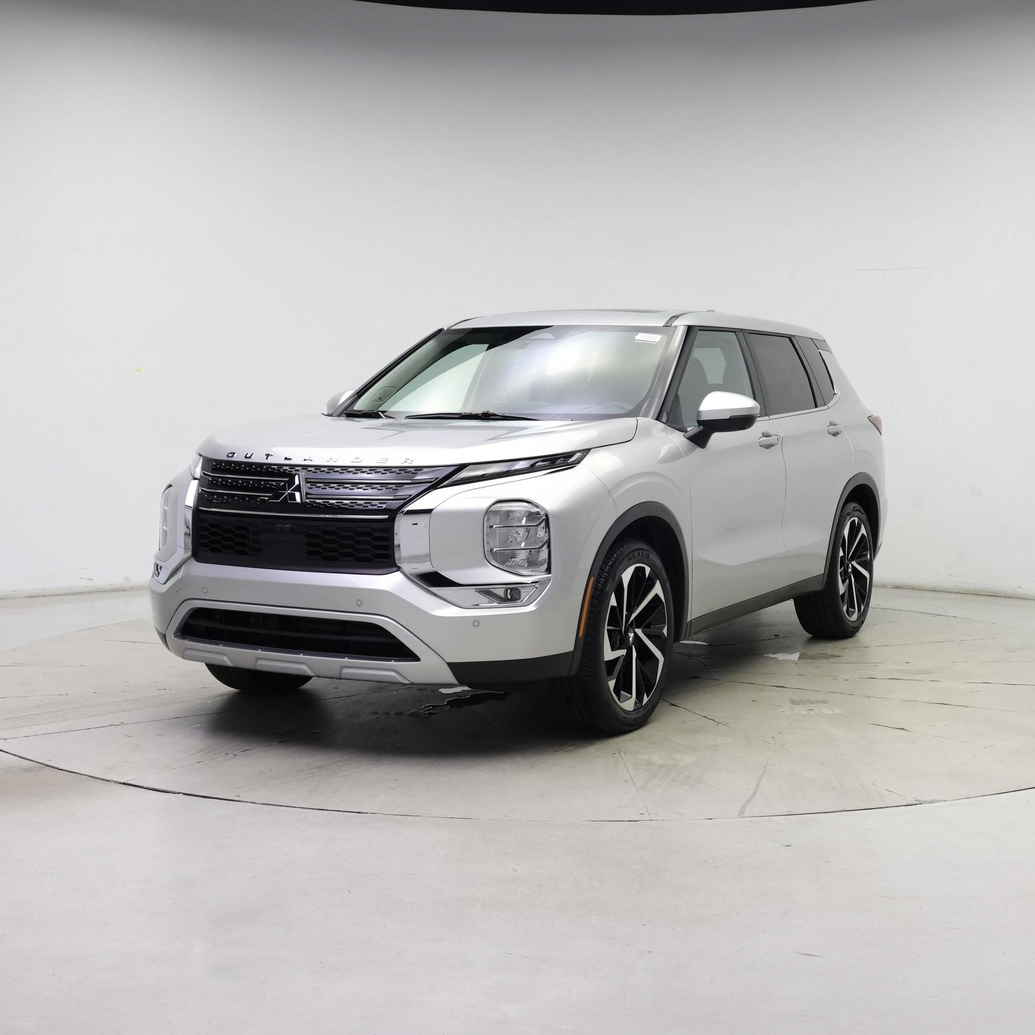 Thumbnail: 2024 Mitsubishi Outlander - 4