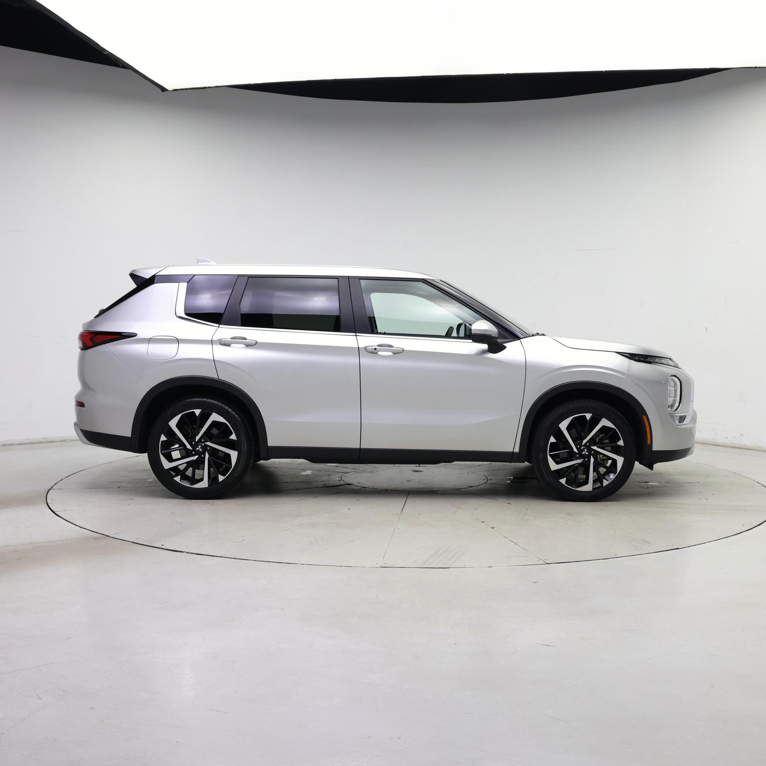 Thumbnail: 2024 Mitsubishi Outlander - 7