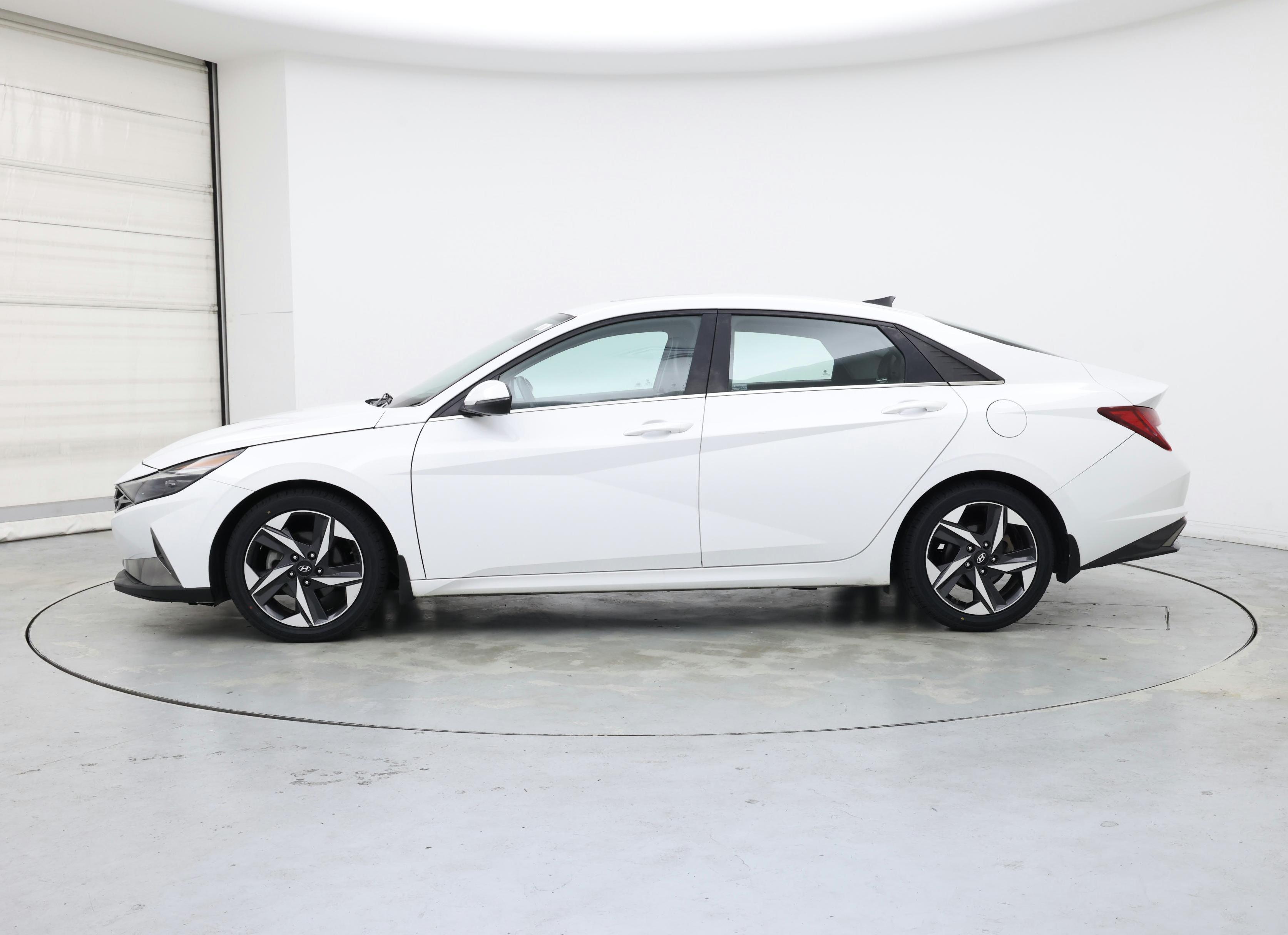 Thumbnail: 2022 Hyundai Elantra - 3