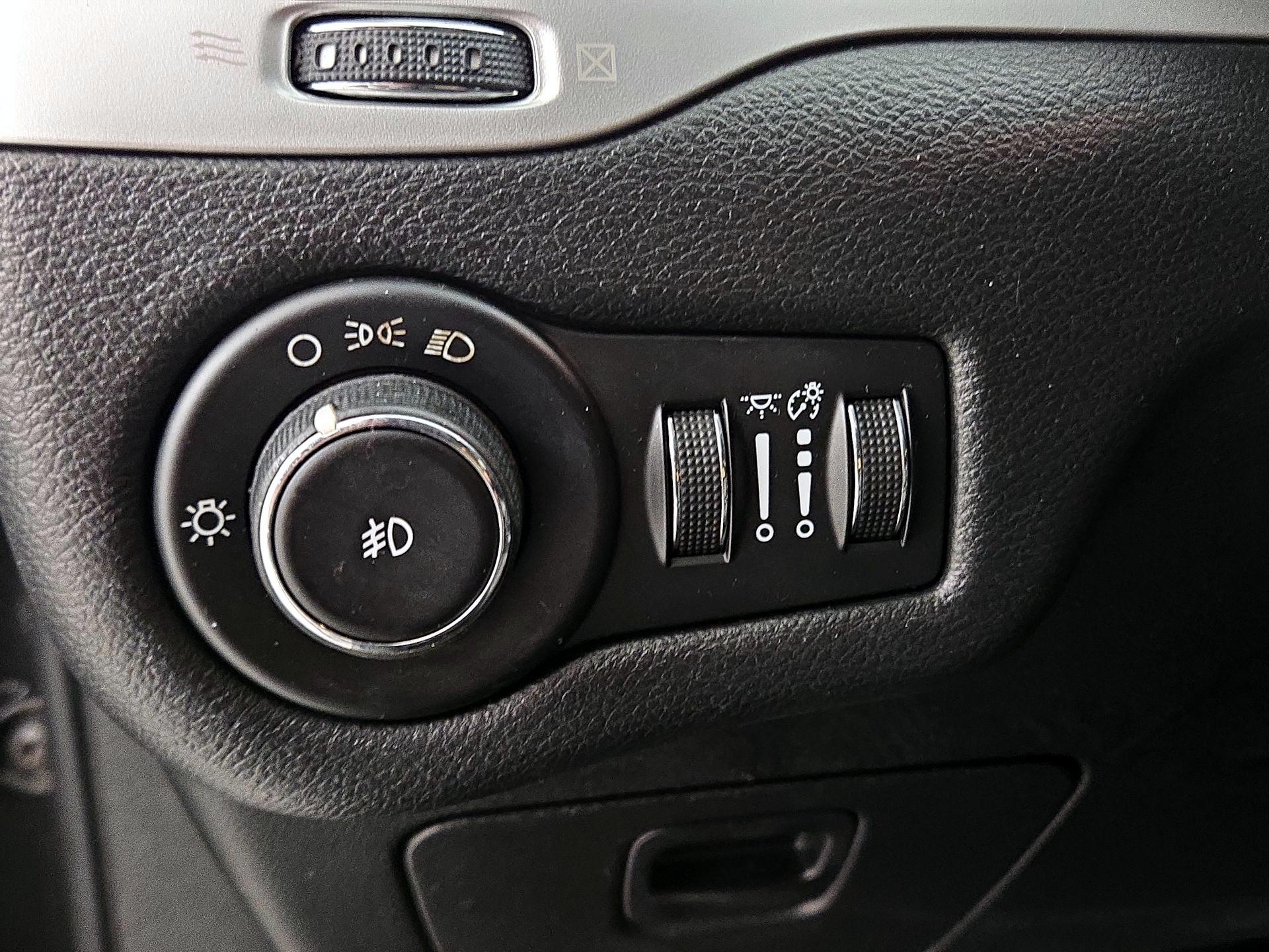 Thumbnail: 2014 Jeep Cherokee - 13