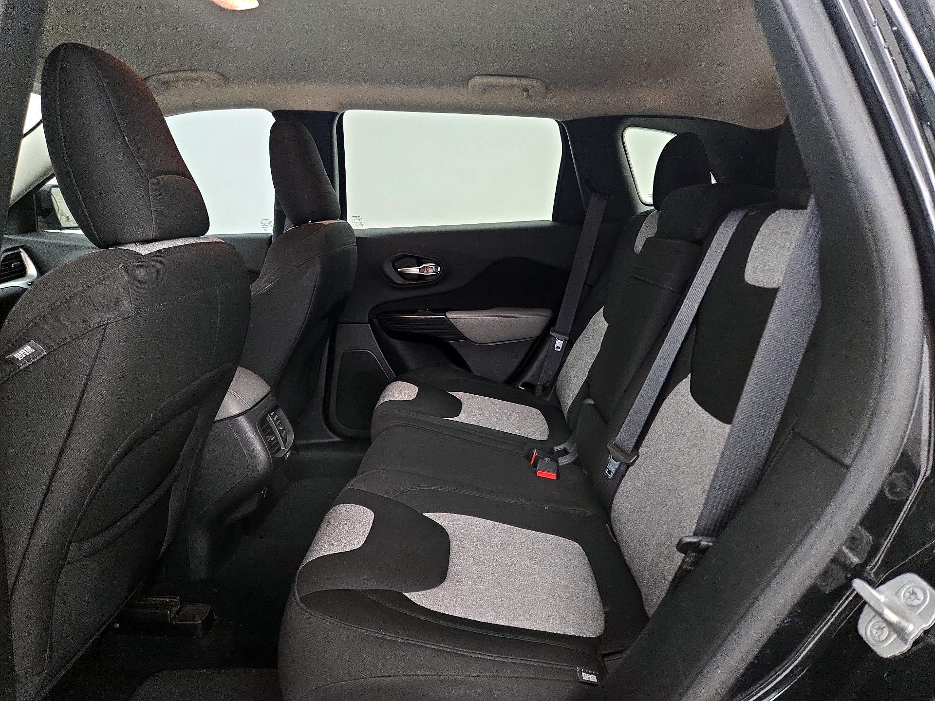Thumbnail: 2014 Jeep Cherokee - 18